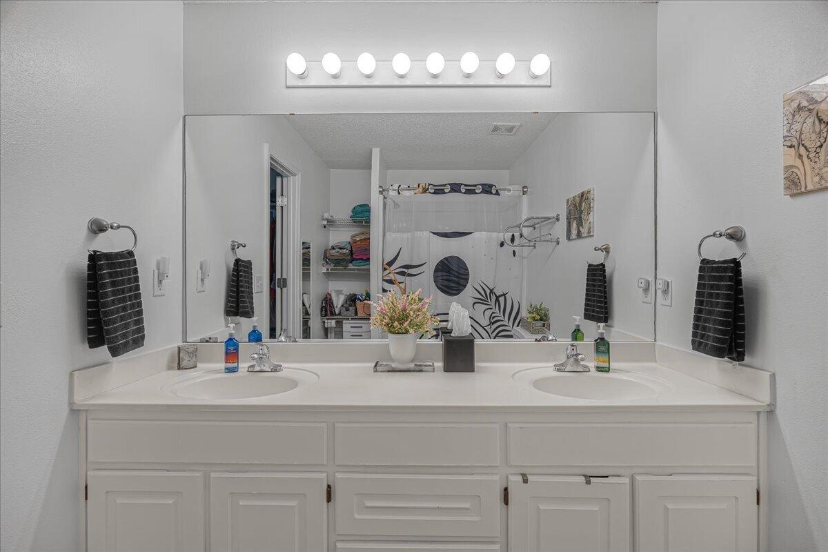 WEST LAKE - Residential