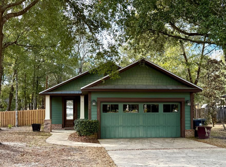 Craftsman style home in a great neighborhood.  The Canopies of Freeport is located in the heart of town close to schools and shopping. The subdivision also offers a community pool.