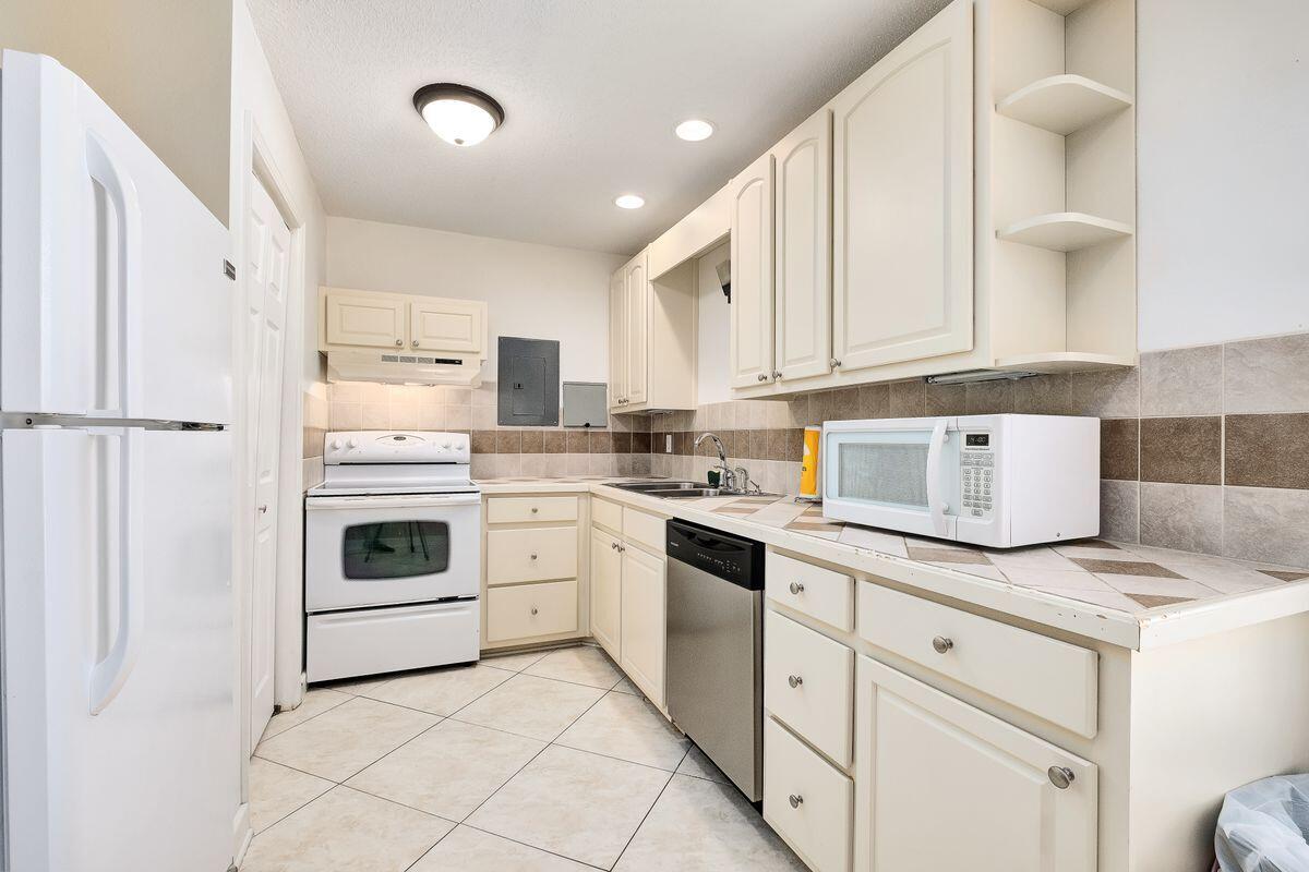 CRYSTAL BEACH - Residential