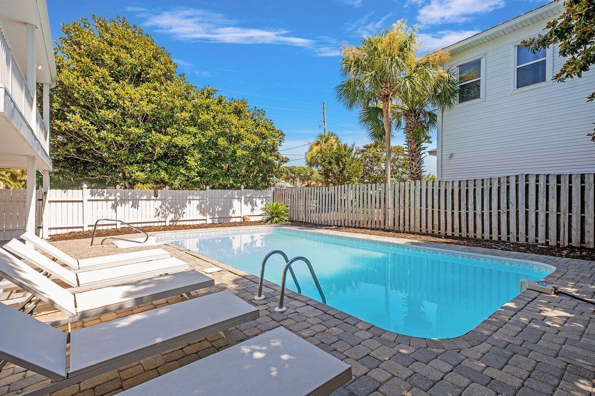 CRYSTAL BEACH - Residential