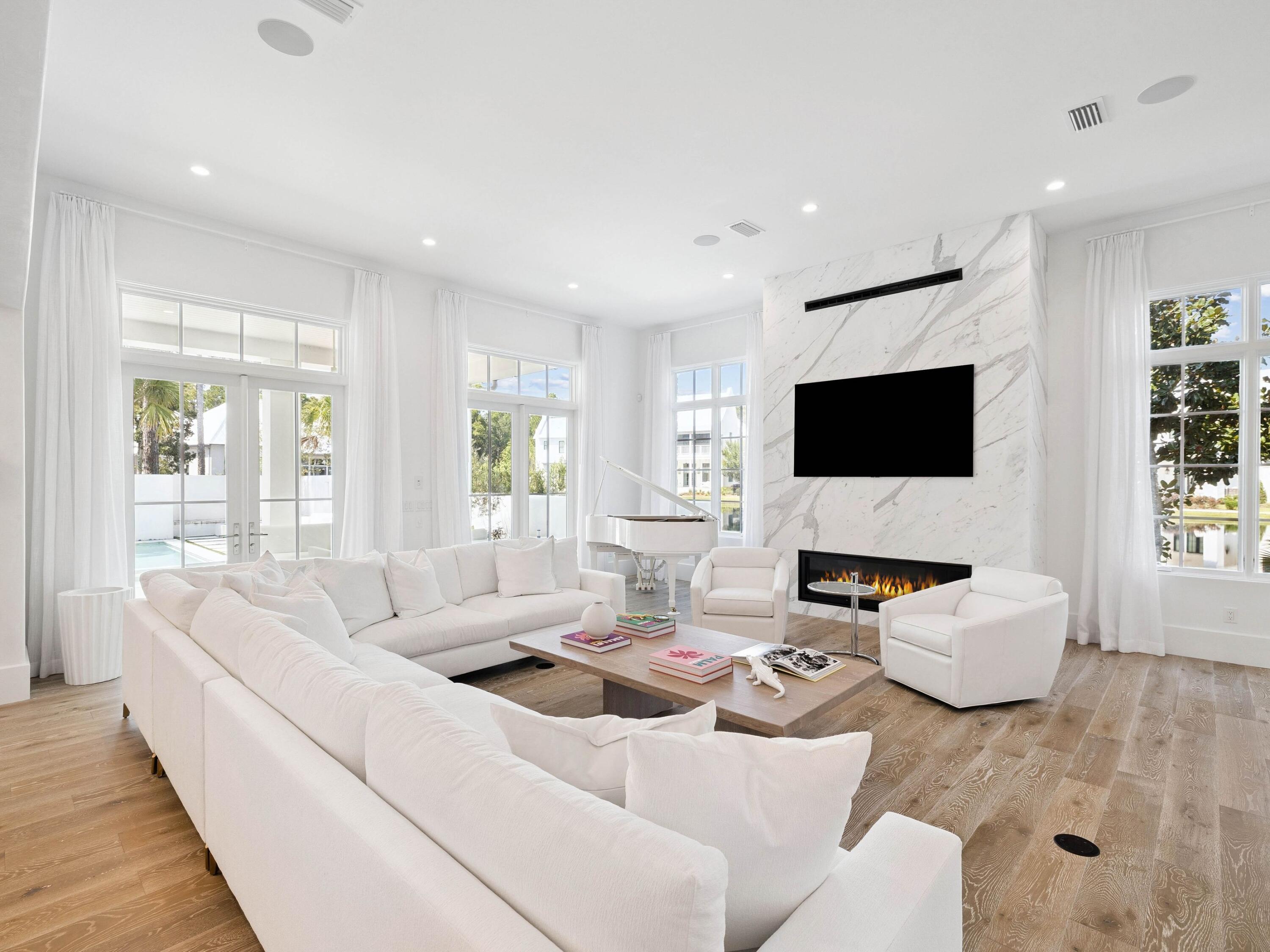CHURCHILL OAKS - Residential