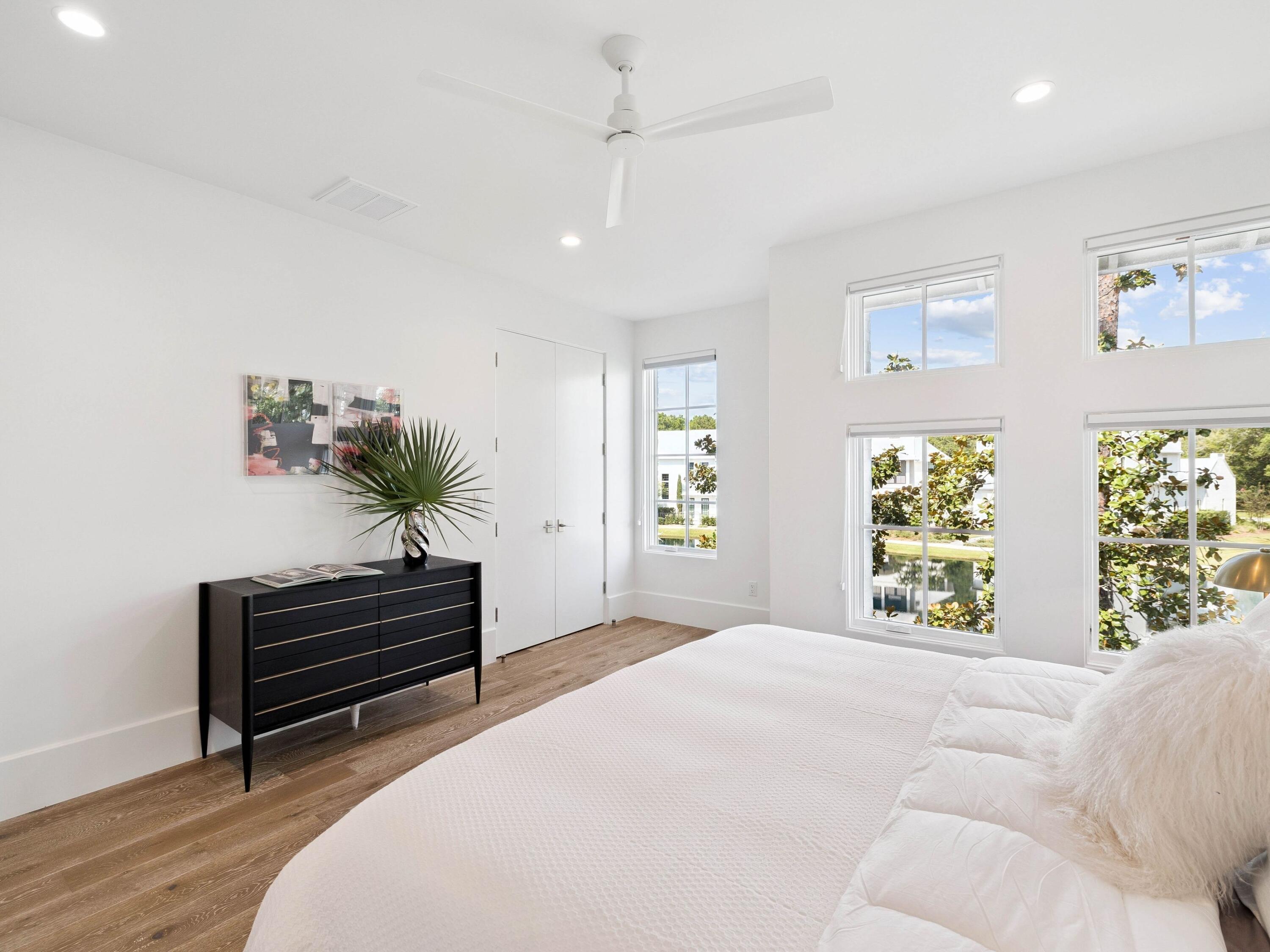 CHURCHILL OAKS - Residential