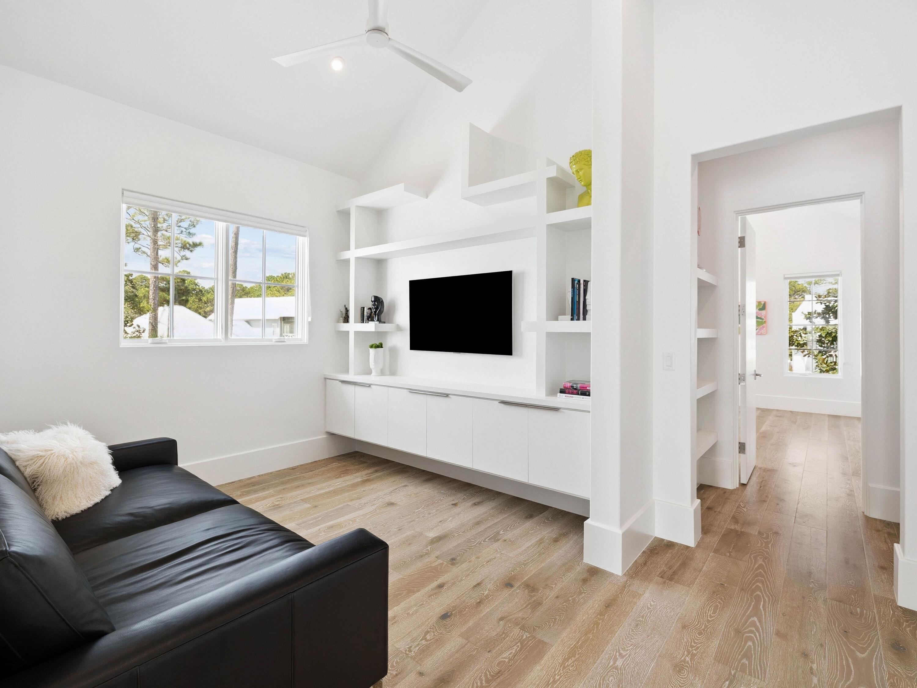 CHURCHILL OAKS - Residential