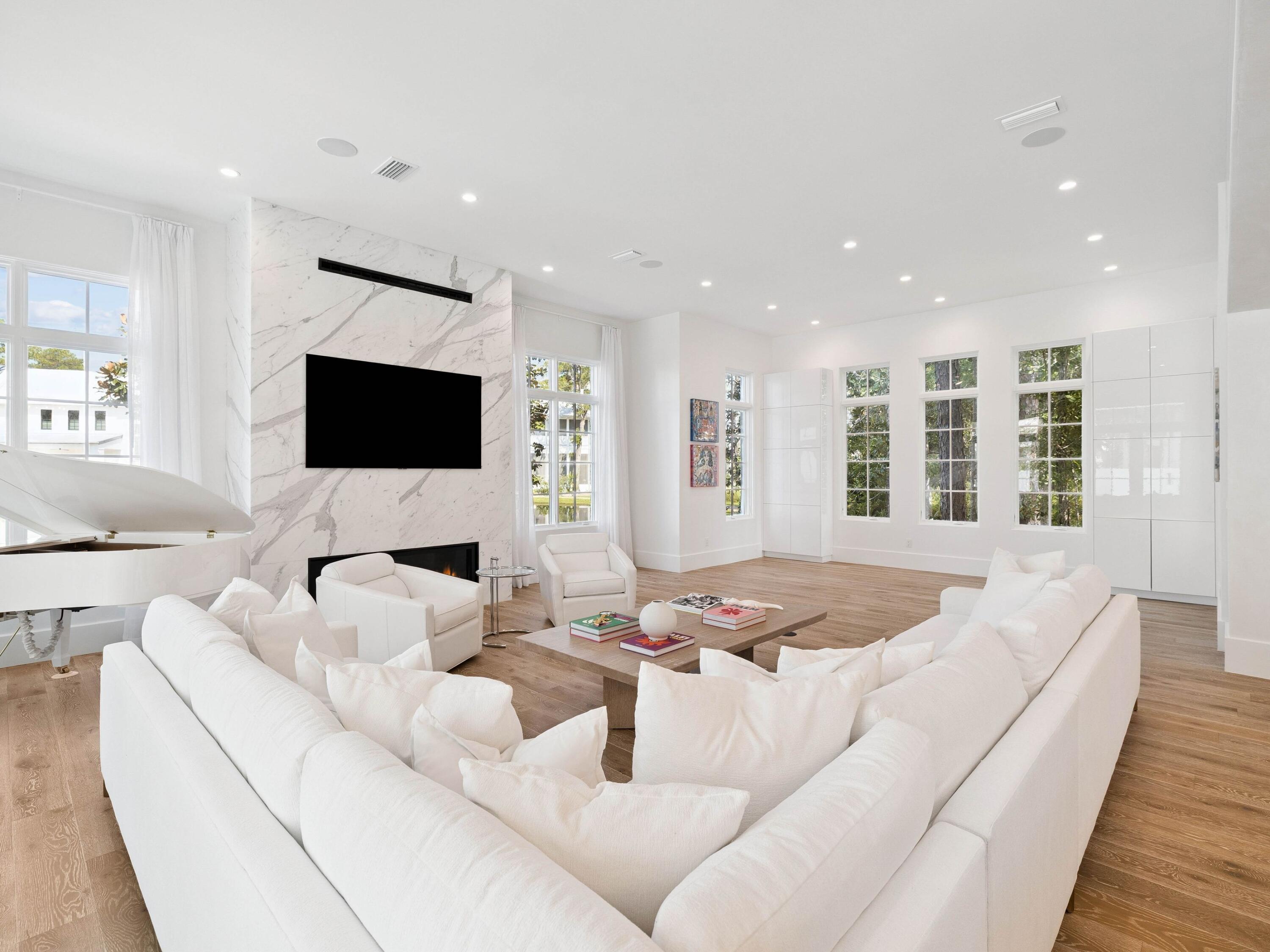 CHURCHILL OAKS - Residential
