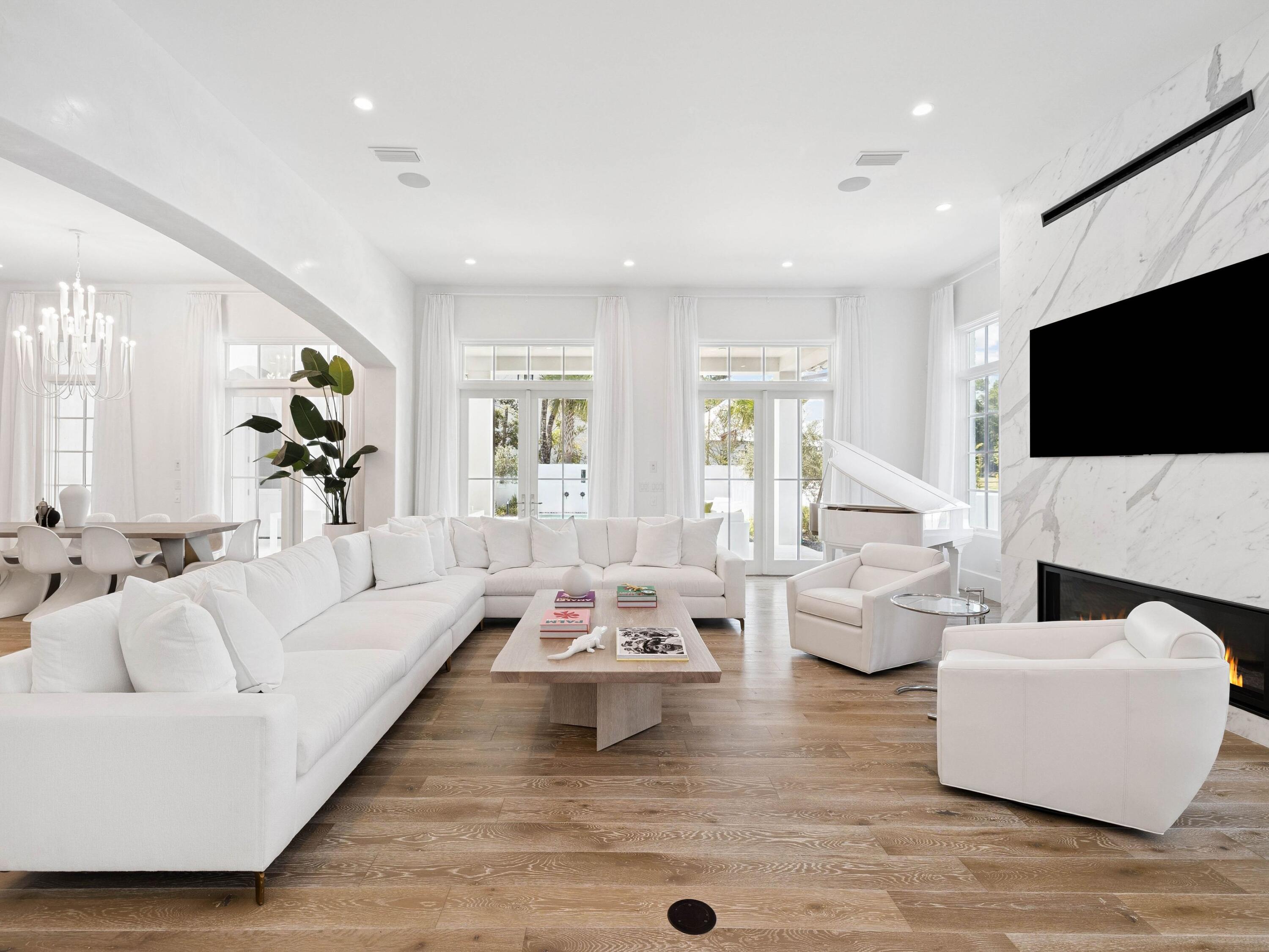 CHURCHILL OAKS - Residential