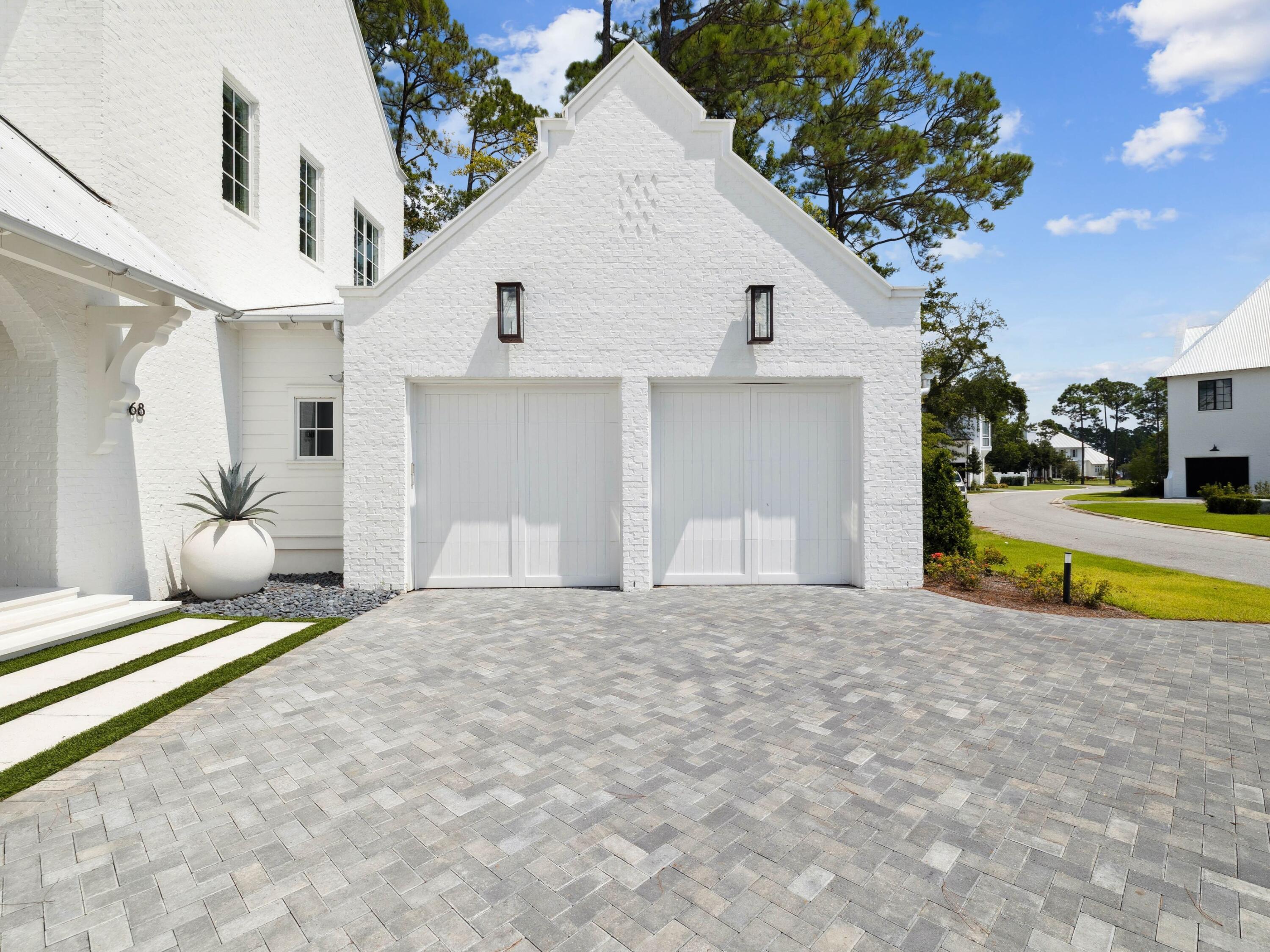 CHURCHILL OAKS - Residential