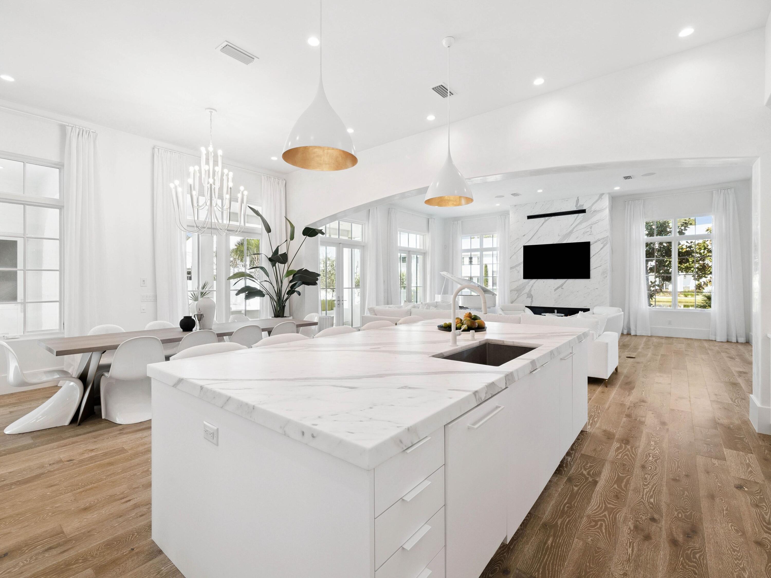 CHURCHILL OAKS - Residential