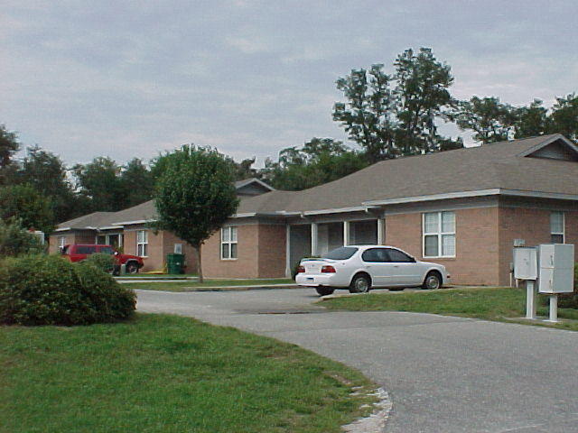 DIXIE MANOR T/H - Residential Lease