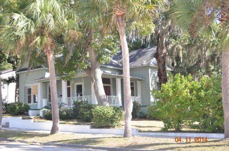 Historic home located in the Cove. Great potential. Nice corner lot, with slight views of the bay from your front yard. This home features hardwoods throughout, 10ft ceilings and a gorgeous wrap around porch. *** This property is eligible under the Freddie Mac First Look Initiative through 12/24/2014. During the first 20 days a home is listed for sale in the MLS, only offers from owner-occupants (primary residence), second home buyers and public entities or their designated partners will be considered. Offers from investor purchasers will not be considered until after the initial 20 days of the listing.