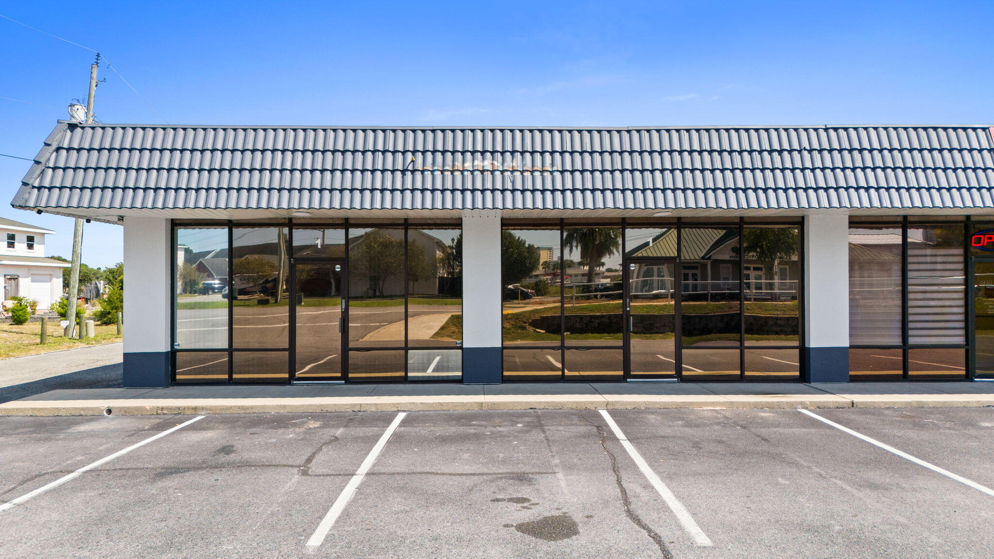 Now available for lease - a spacious 3,000 sq ft commercial unit located in the heart of Destin, just off bustling Airport Road. Offered at $4,200/month, this versatile space is ideal for a wide range of businesses including office, showroom, retail, or light industrial use.Unit 1 features an open floor plan with high ceilings, multiple access points, and ample parking. The layout allows for easy customization to suit your business needs. With excellent visibility and convenient access to major thoroughfares including Highway 98 and the Mid-Bay Bridge, this location provides high traffic exposure and accessibility for both customers and employees.