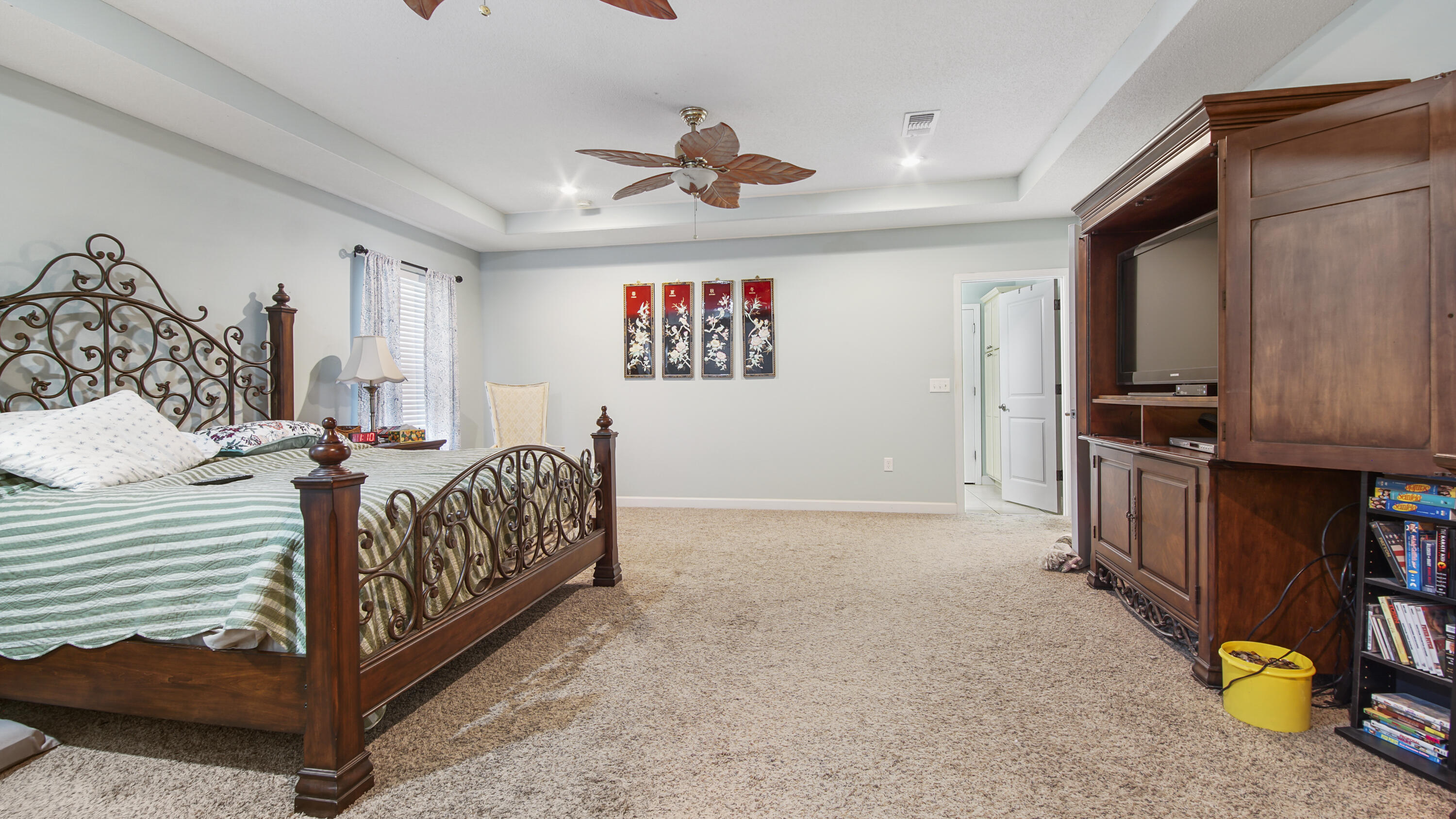 COUNTRY CLUB MANOR - Residential