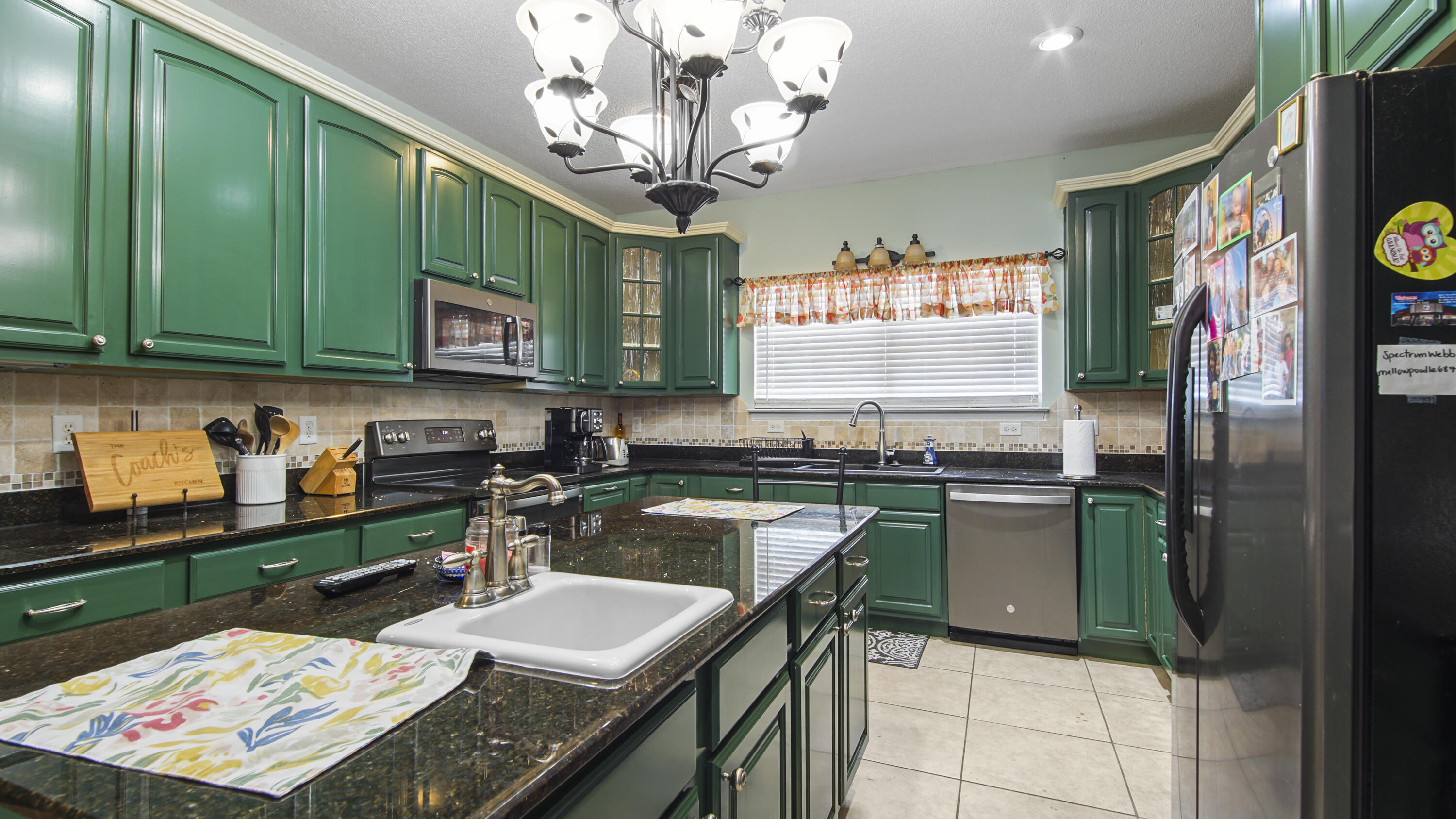 COUNTRY CLUB MANOR - Residential