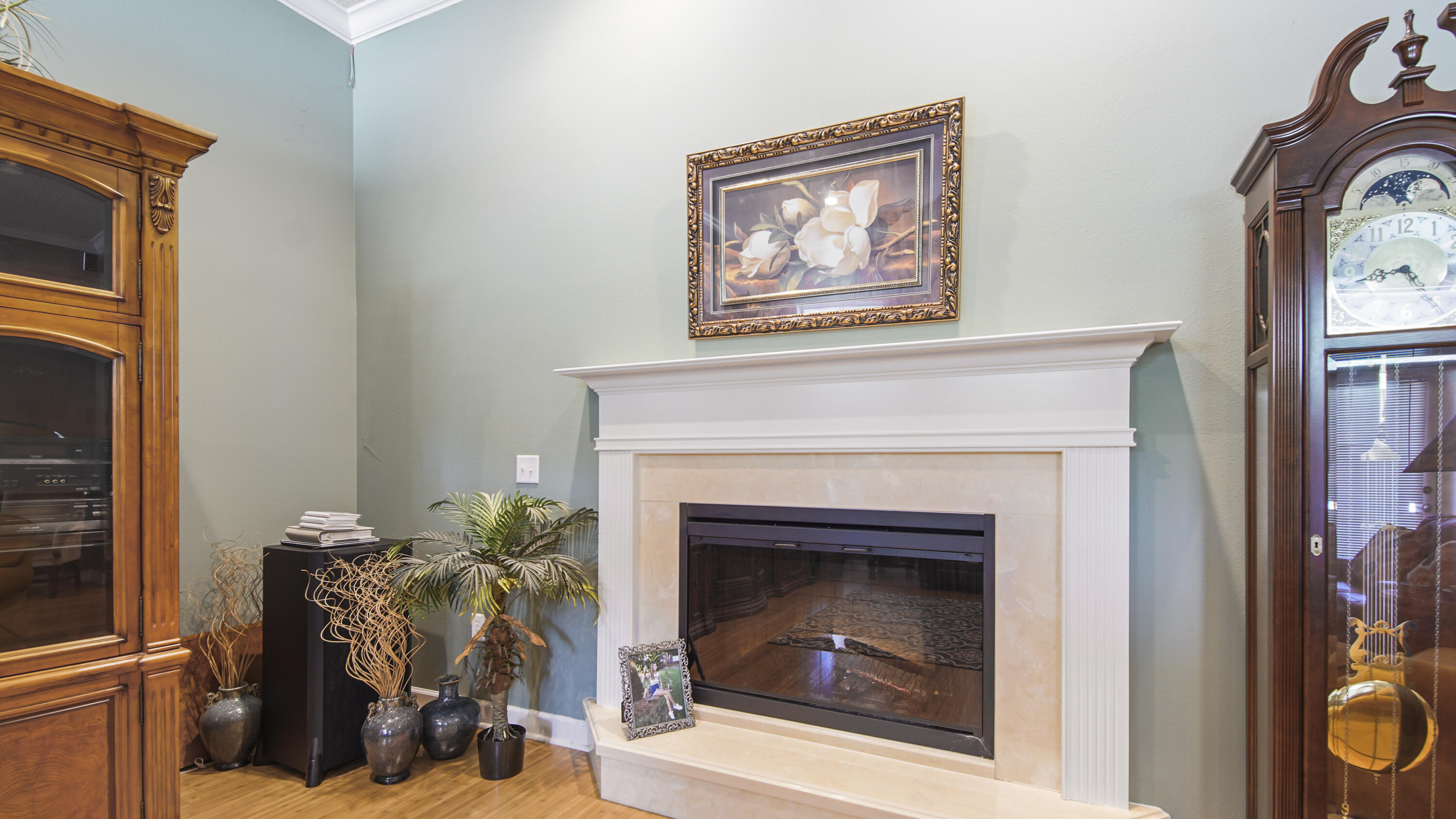 COUNTRY CLUB MANOR - Residential