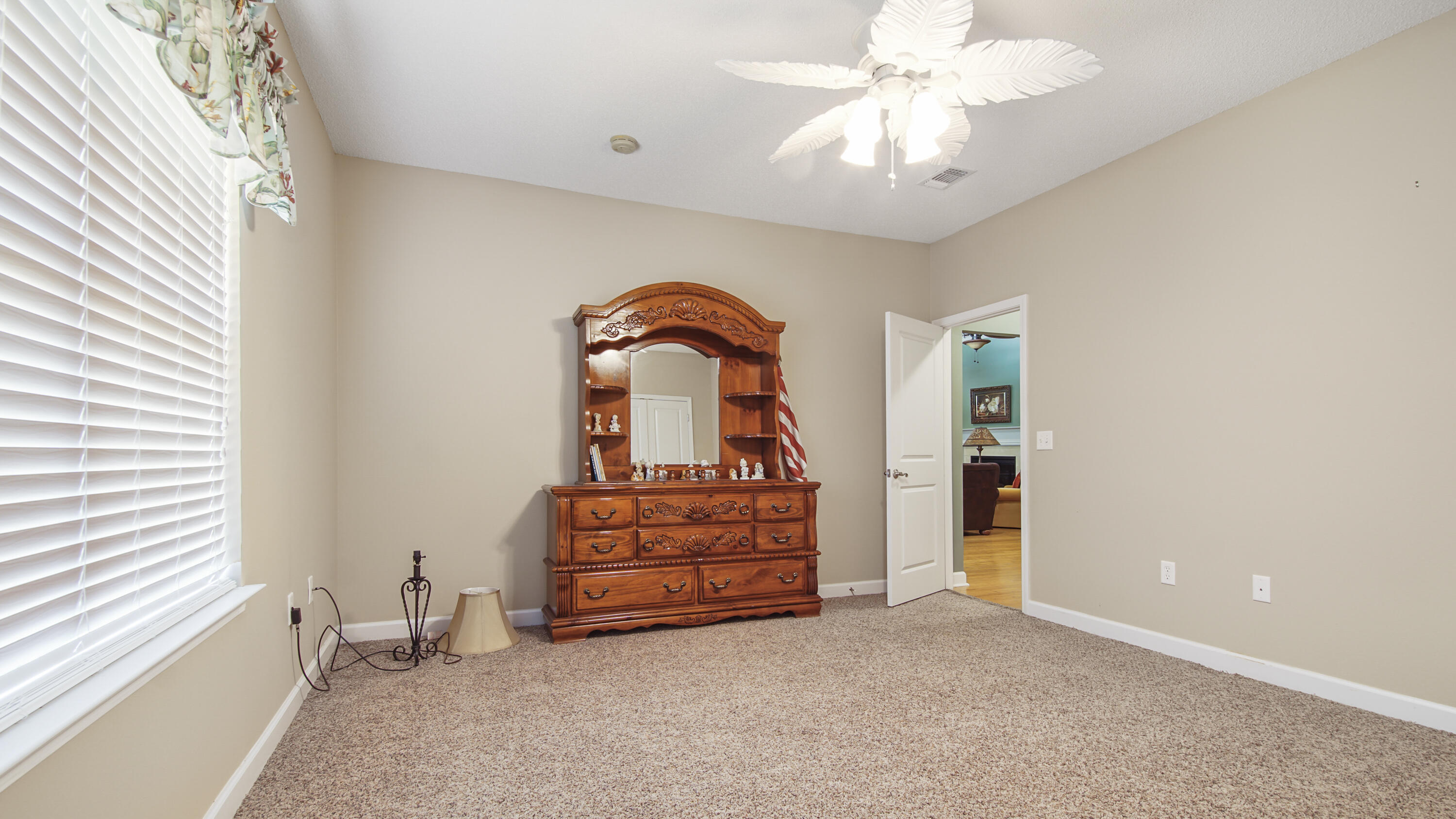 COUNTRY CLUB MANOR - Residential