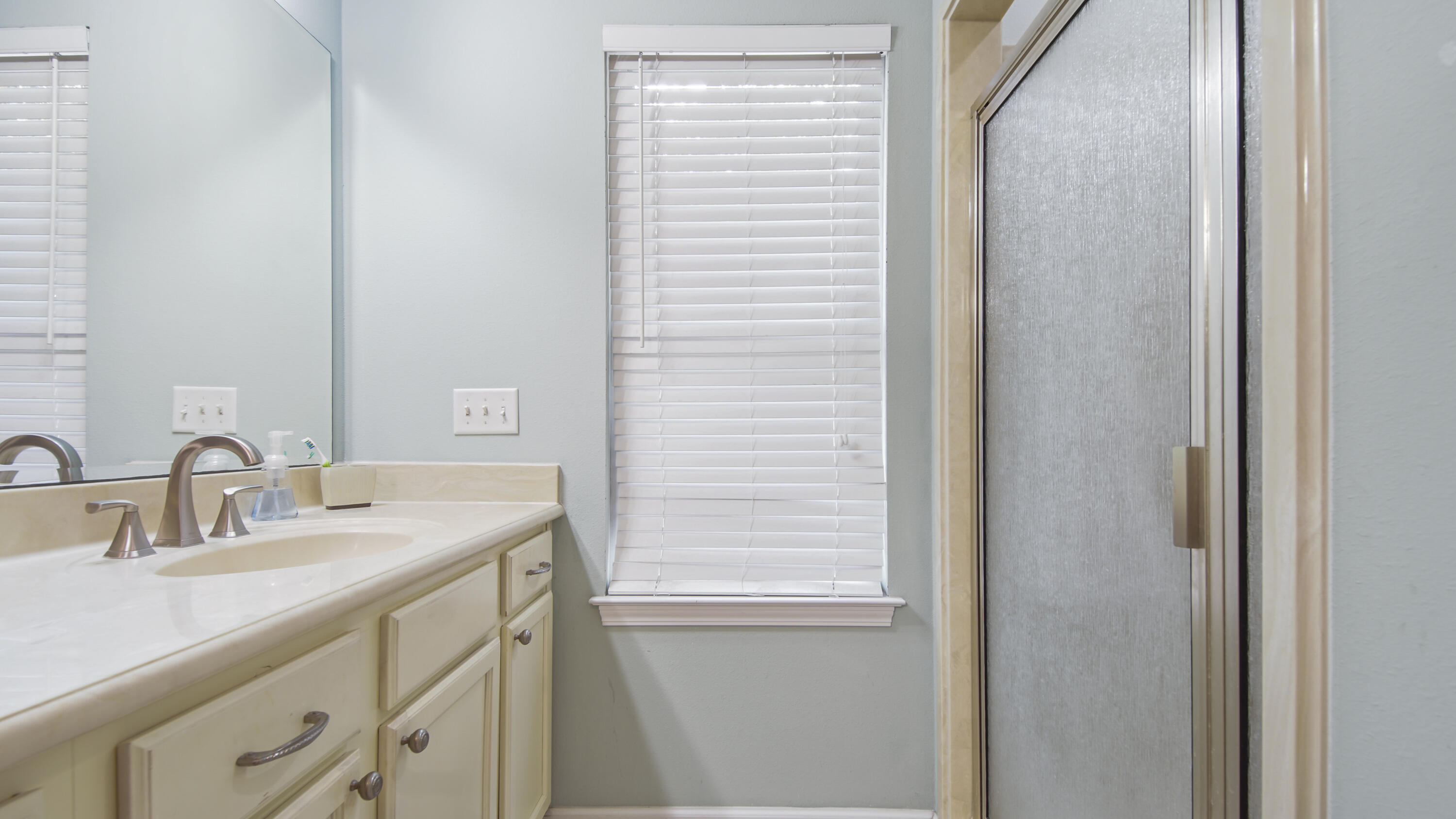 COUNTRY CLUB MANOR - Residential