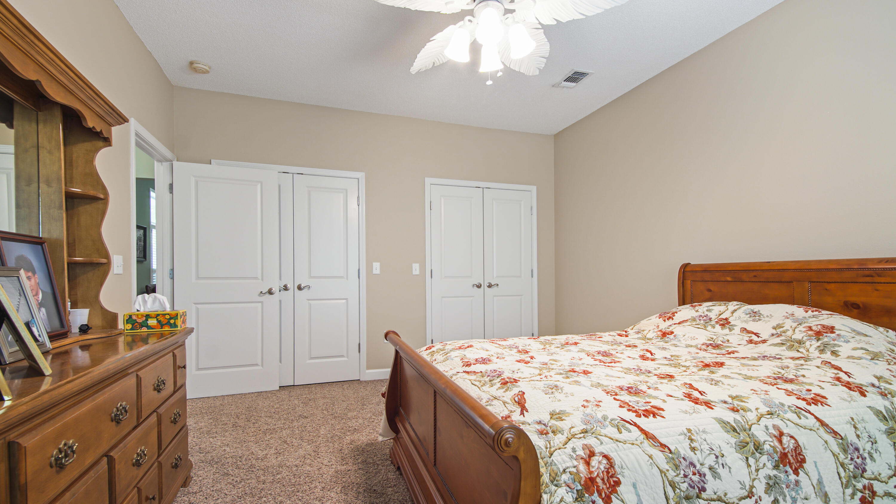 COUNTRY CLUB MANOR - Residential