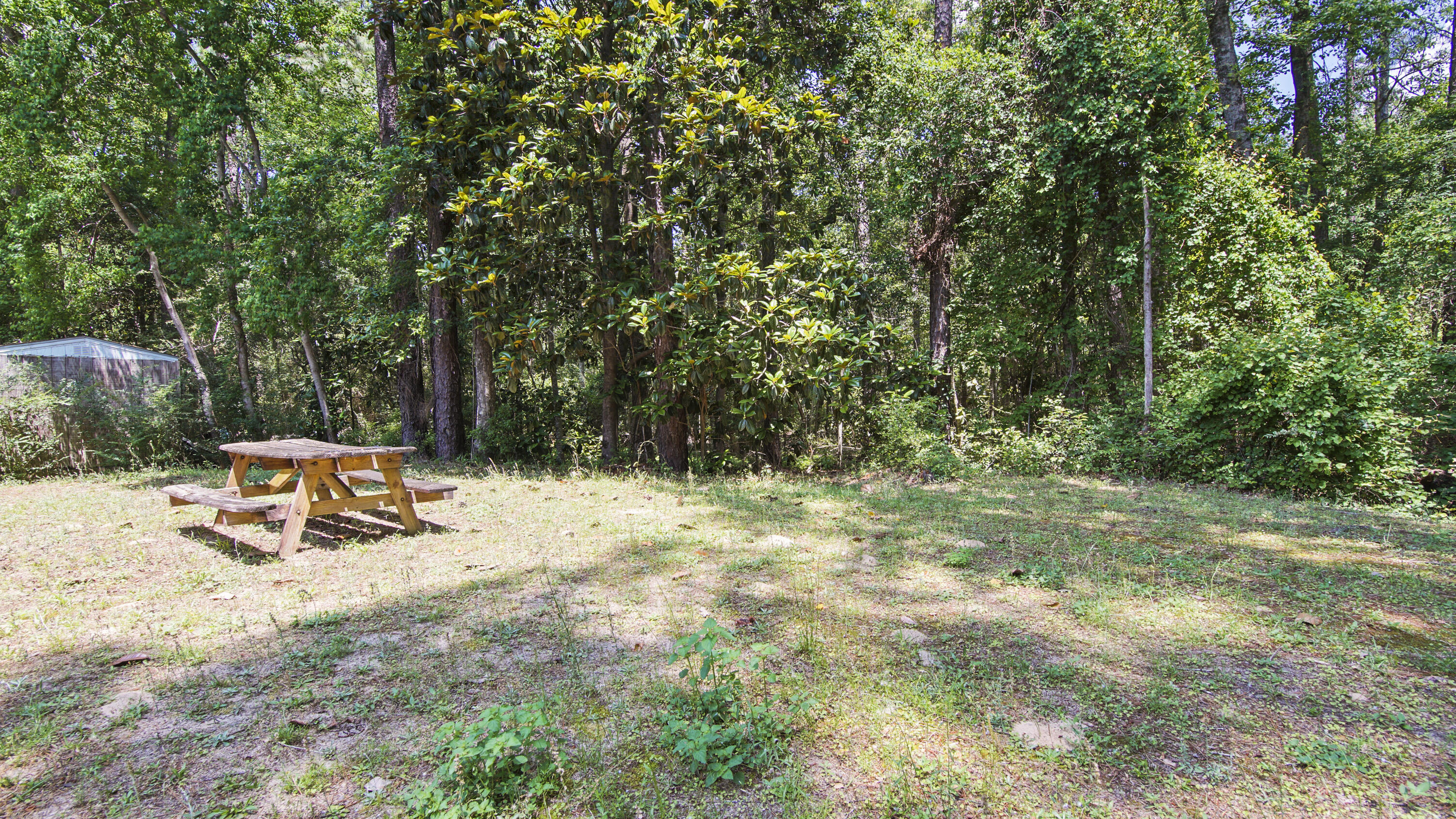 COUNTRY CLUB MANOR - Residential