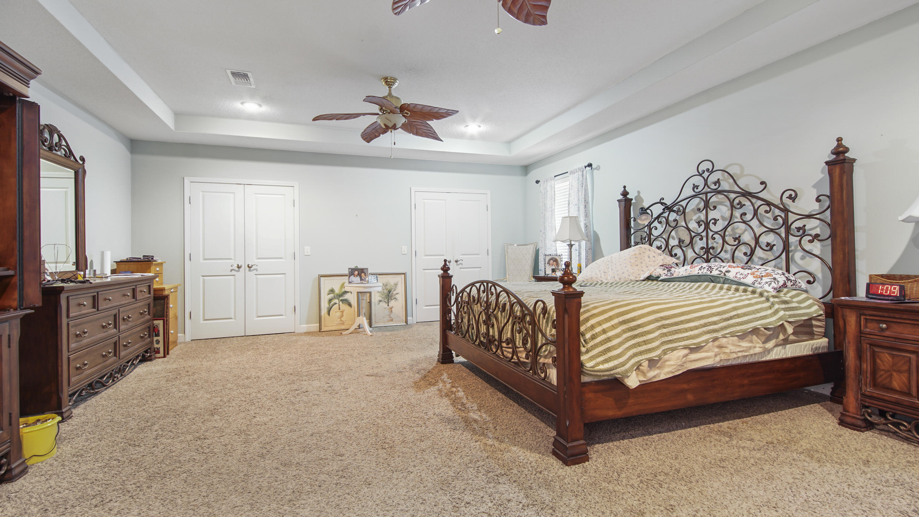 COUNTRY CLUB MANOR - Residential