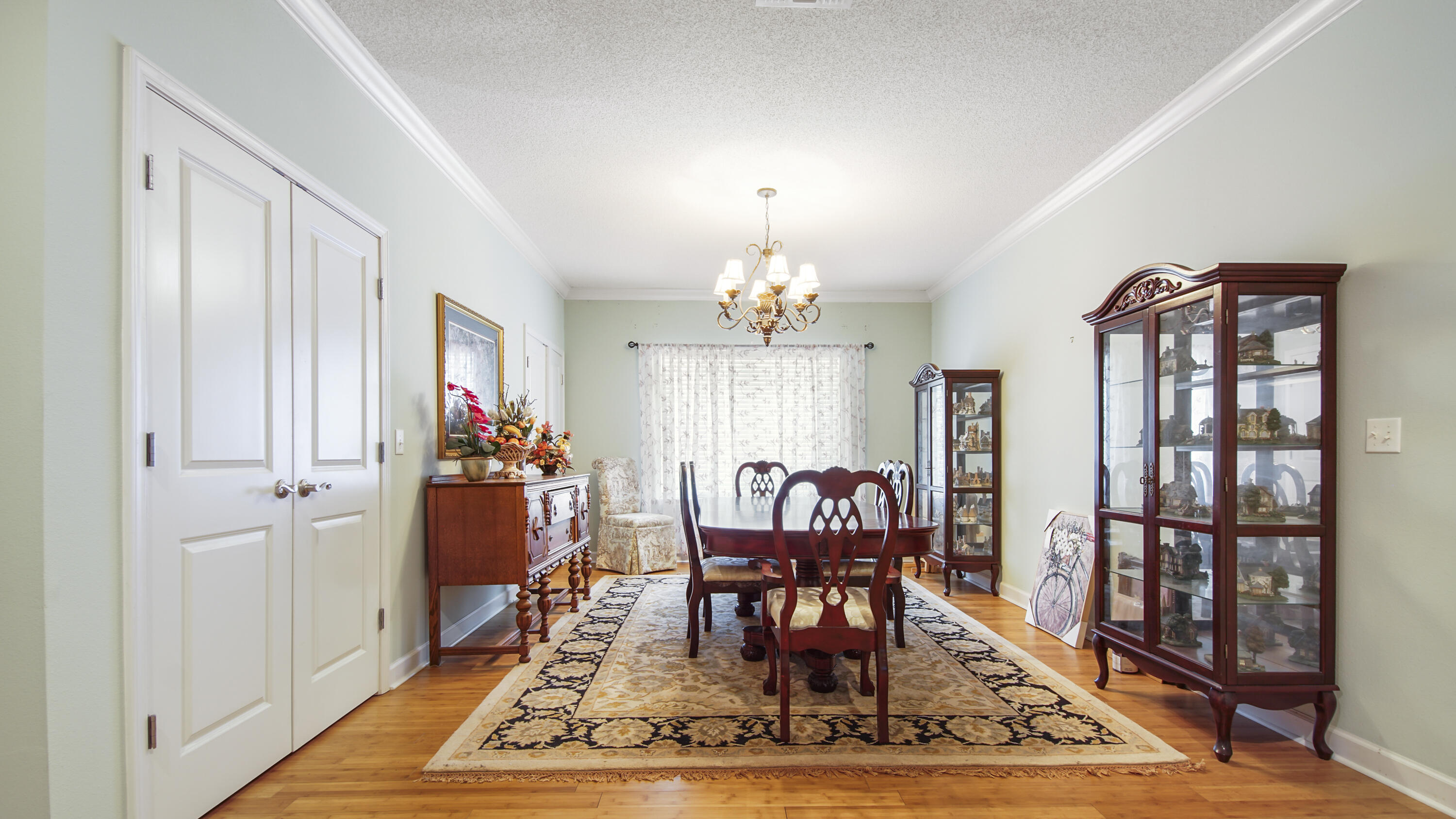 COUNTRY CLUB MANOR - Residential