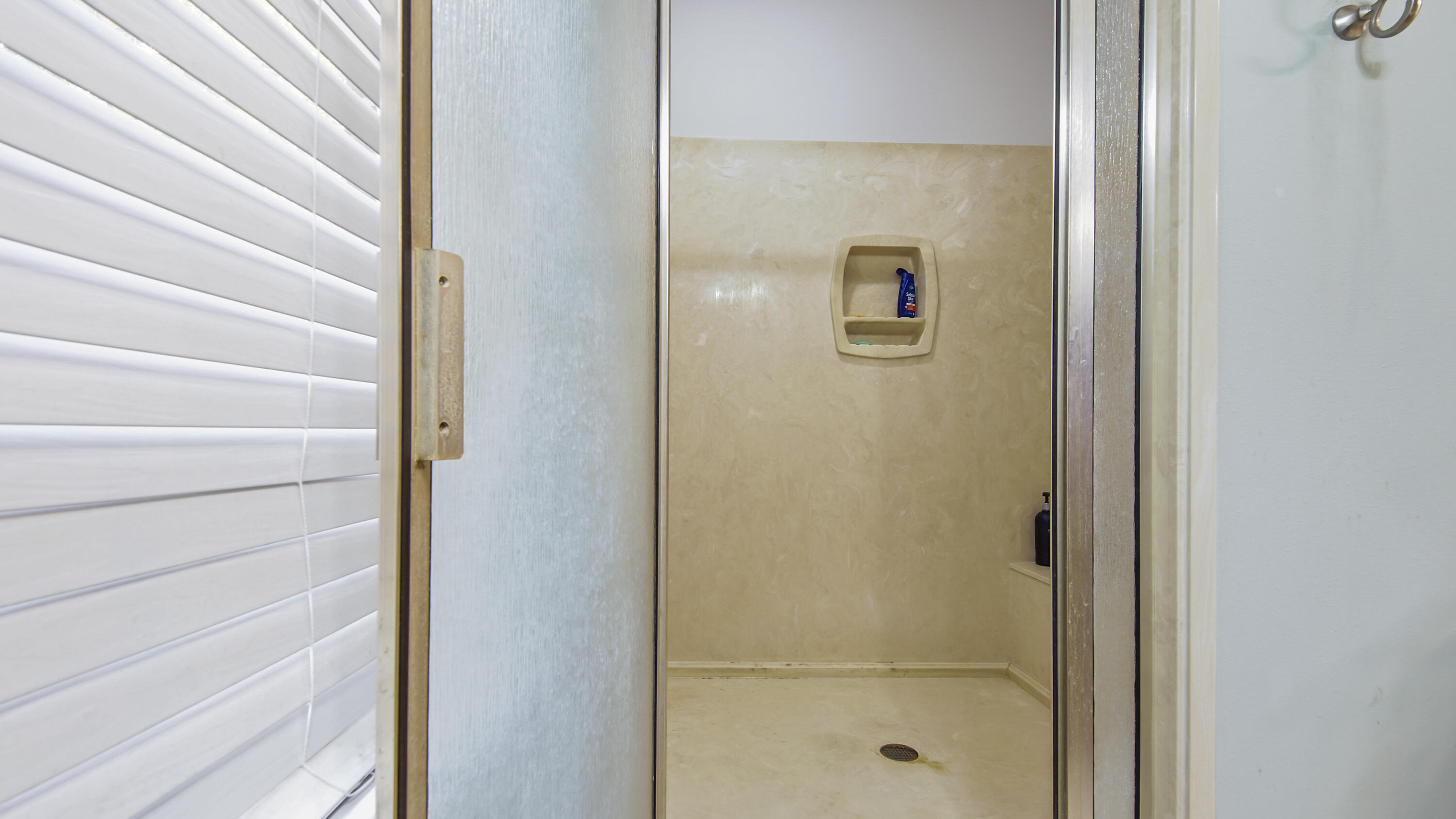 COUNTRY CLUB MANOR - Residential