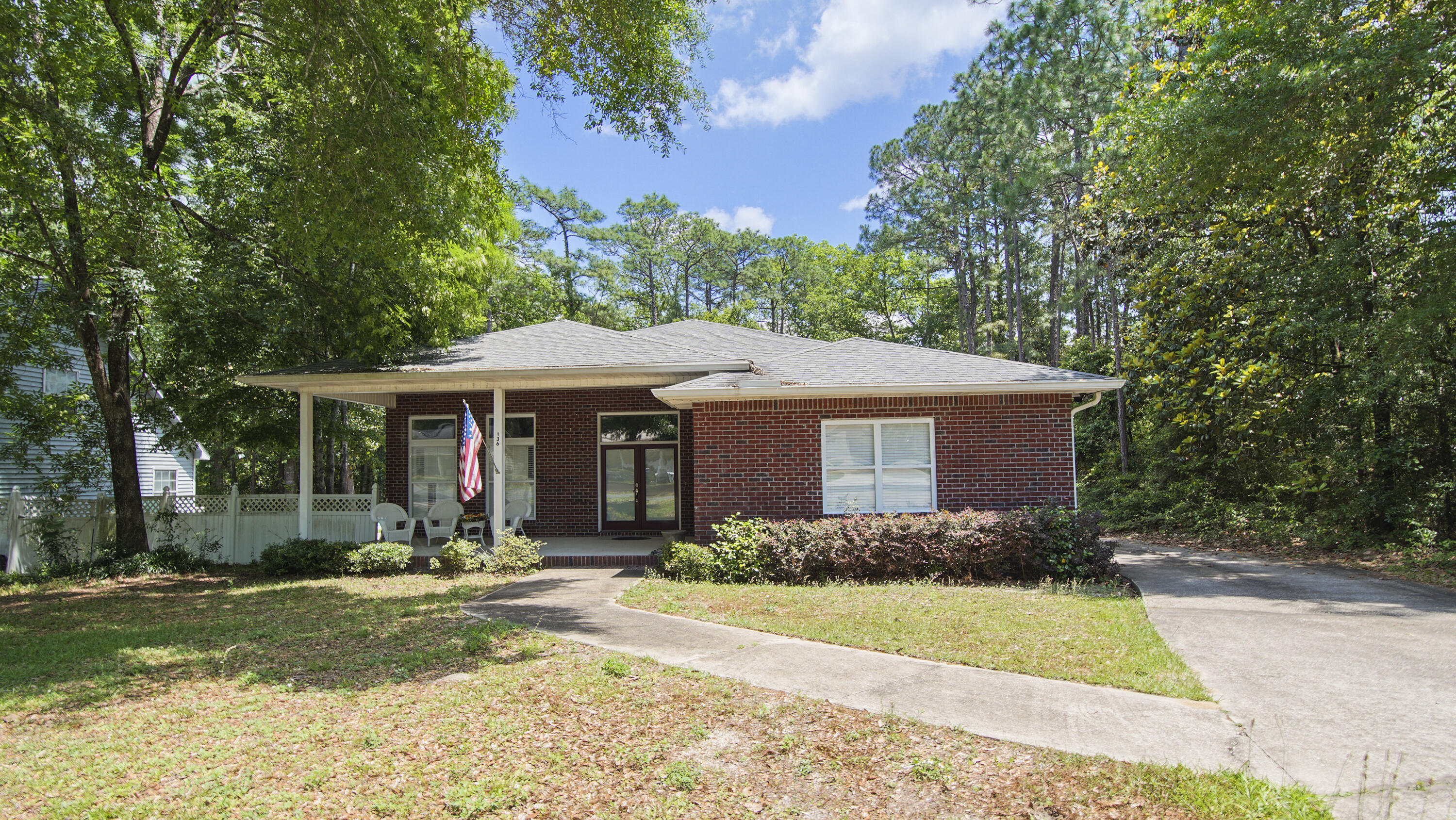 COUNTRY CLUB MANOR - Residential