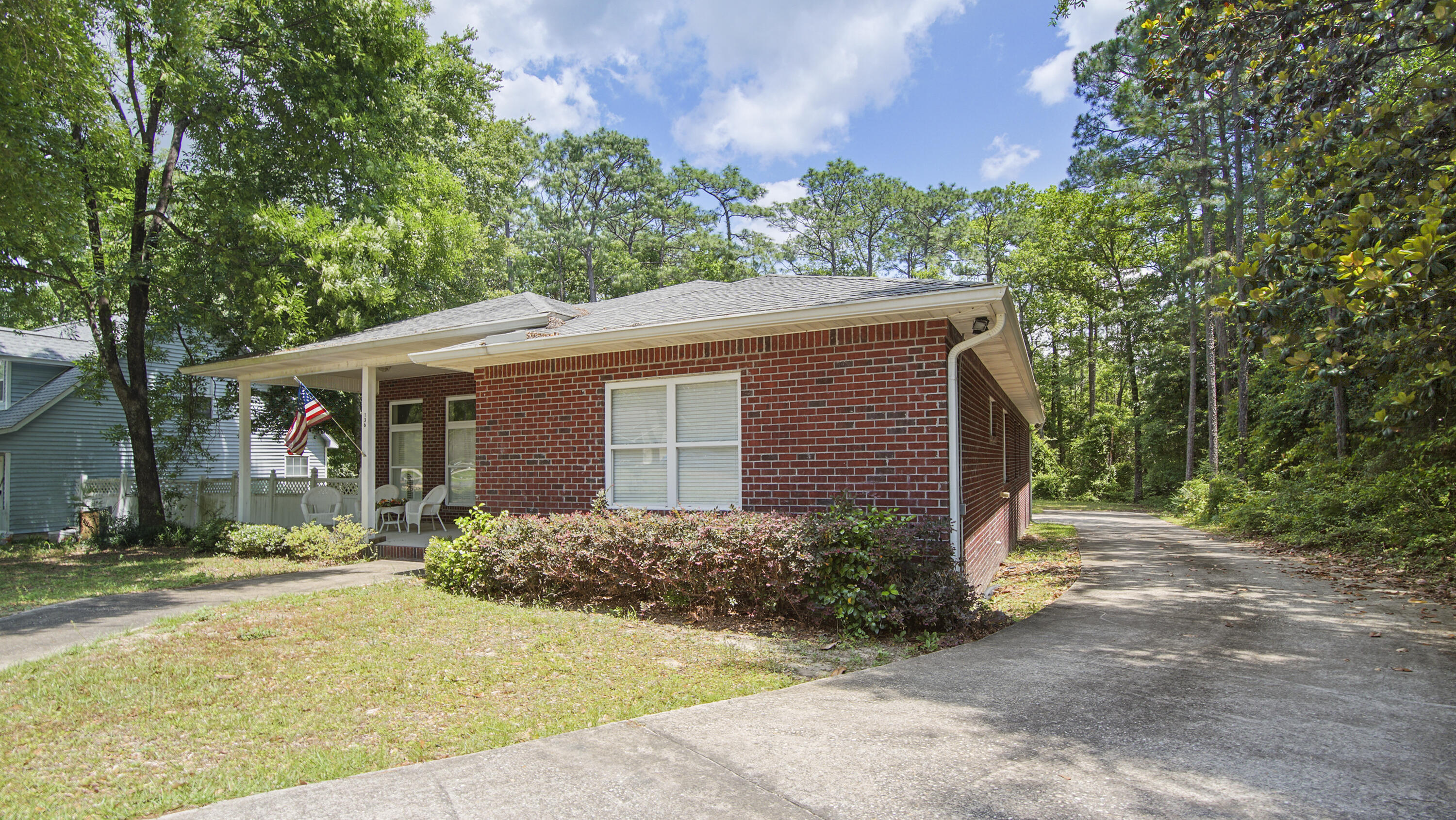 COUNTRY CLUB MANOR - Residential