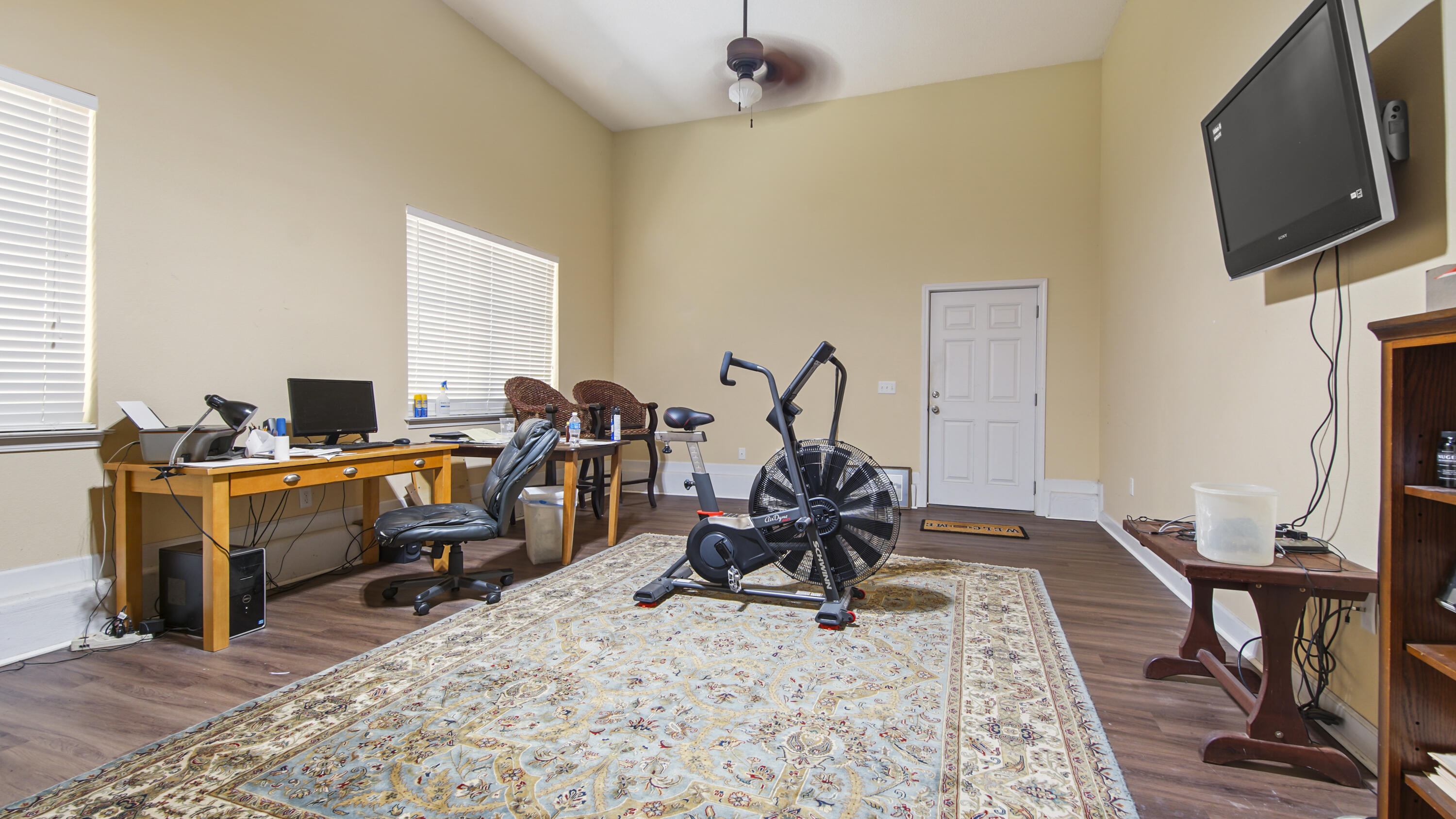 COUNTRY CLUB MANOR - Residential