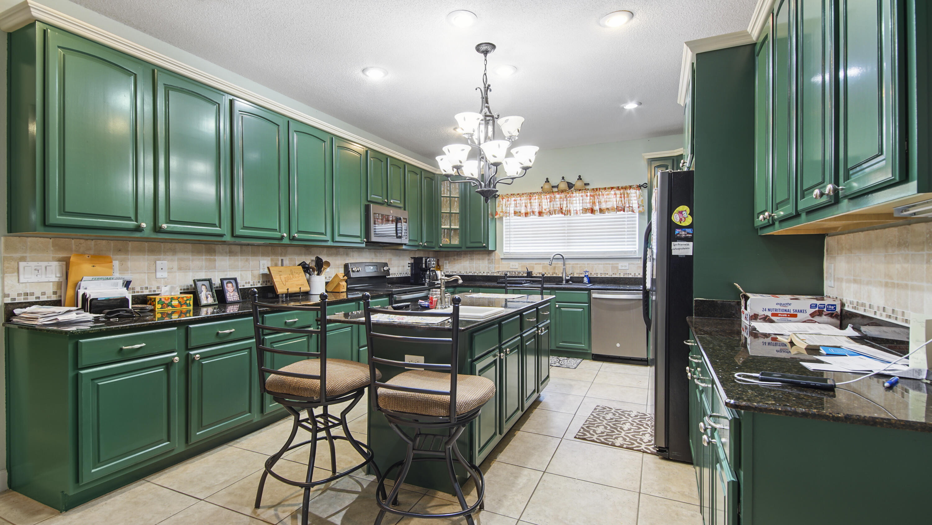 COUNTRY CLUB MANOR - Residential