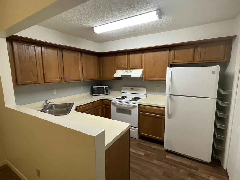 GARDEN OAKS CONDO - Residential Lease