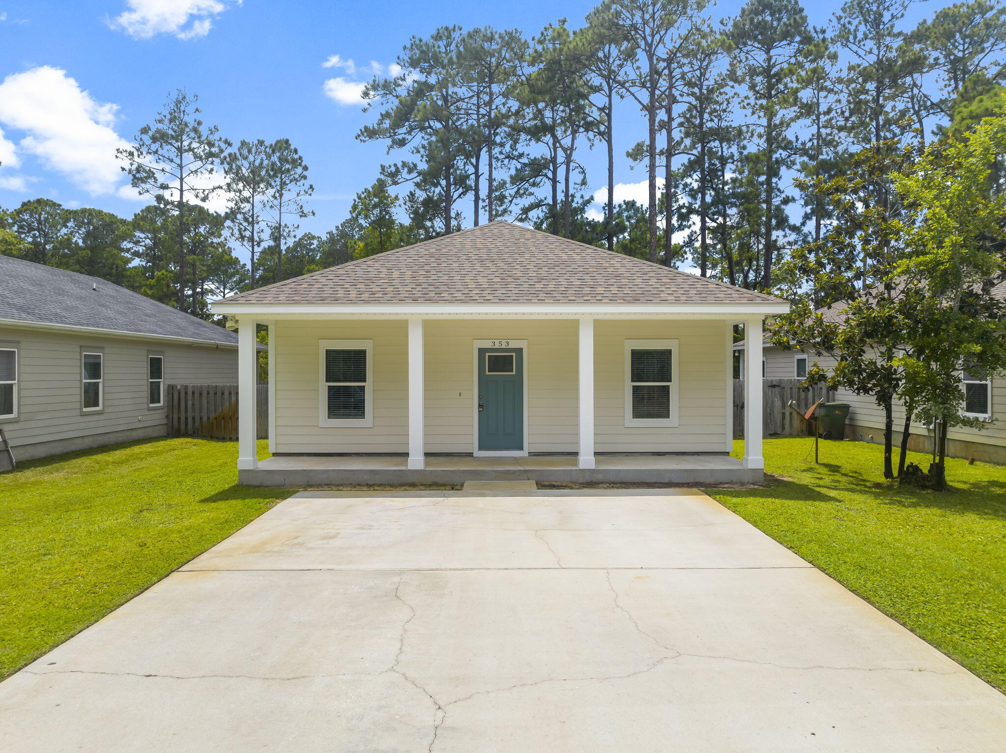 This great rental is a 3BR/2BA with a fenced yard. It has a great open floor plan and large bedrooms, brand new Stainless Steel Appliances and upgrades throughout. Large yard and front and back porches for relaxing. Don't wait, as this one will not be available for long! Call for a showing today.