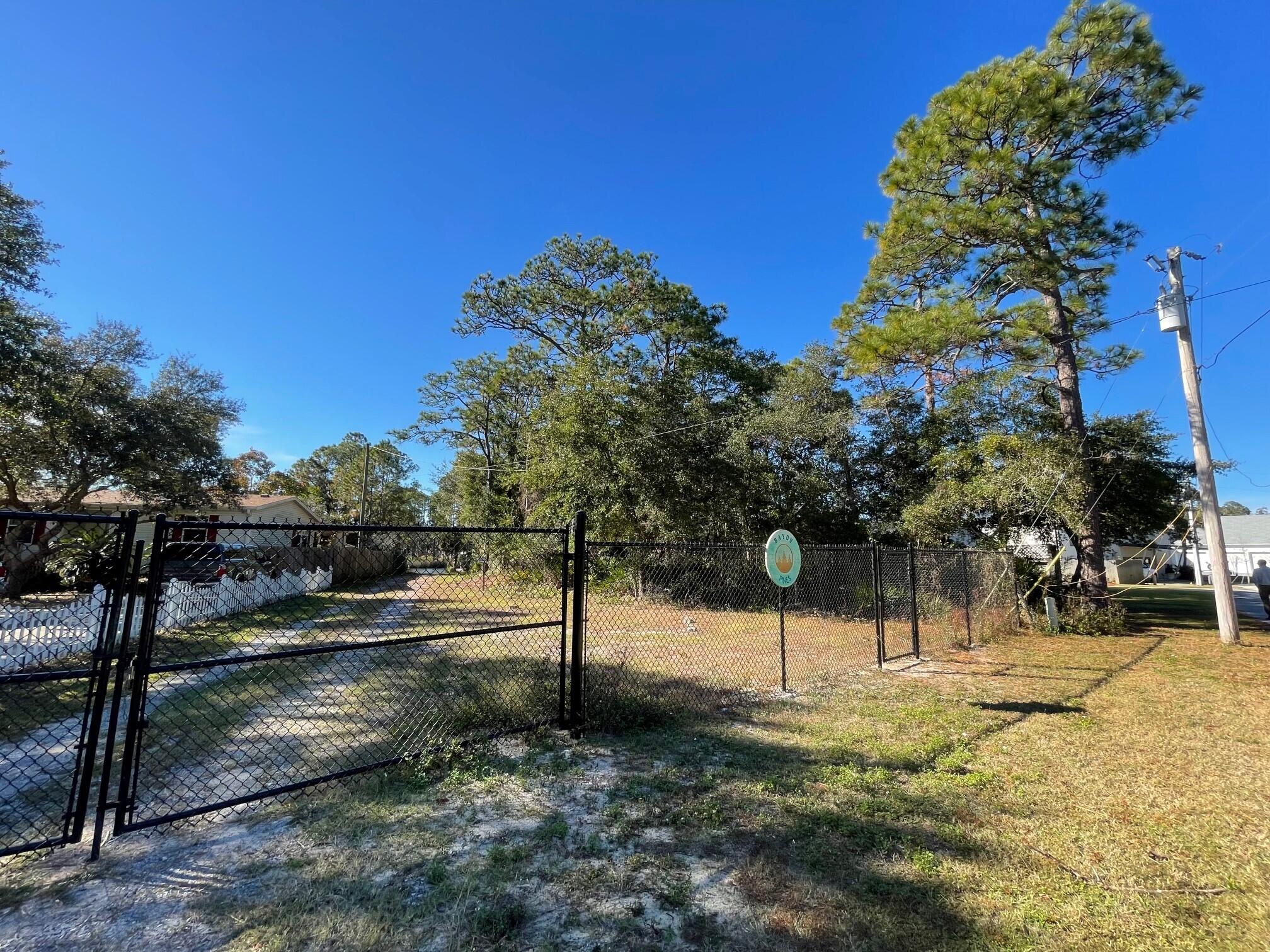 BAYOU PINES UNREC - Land