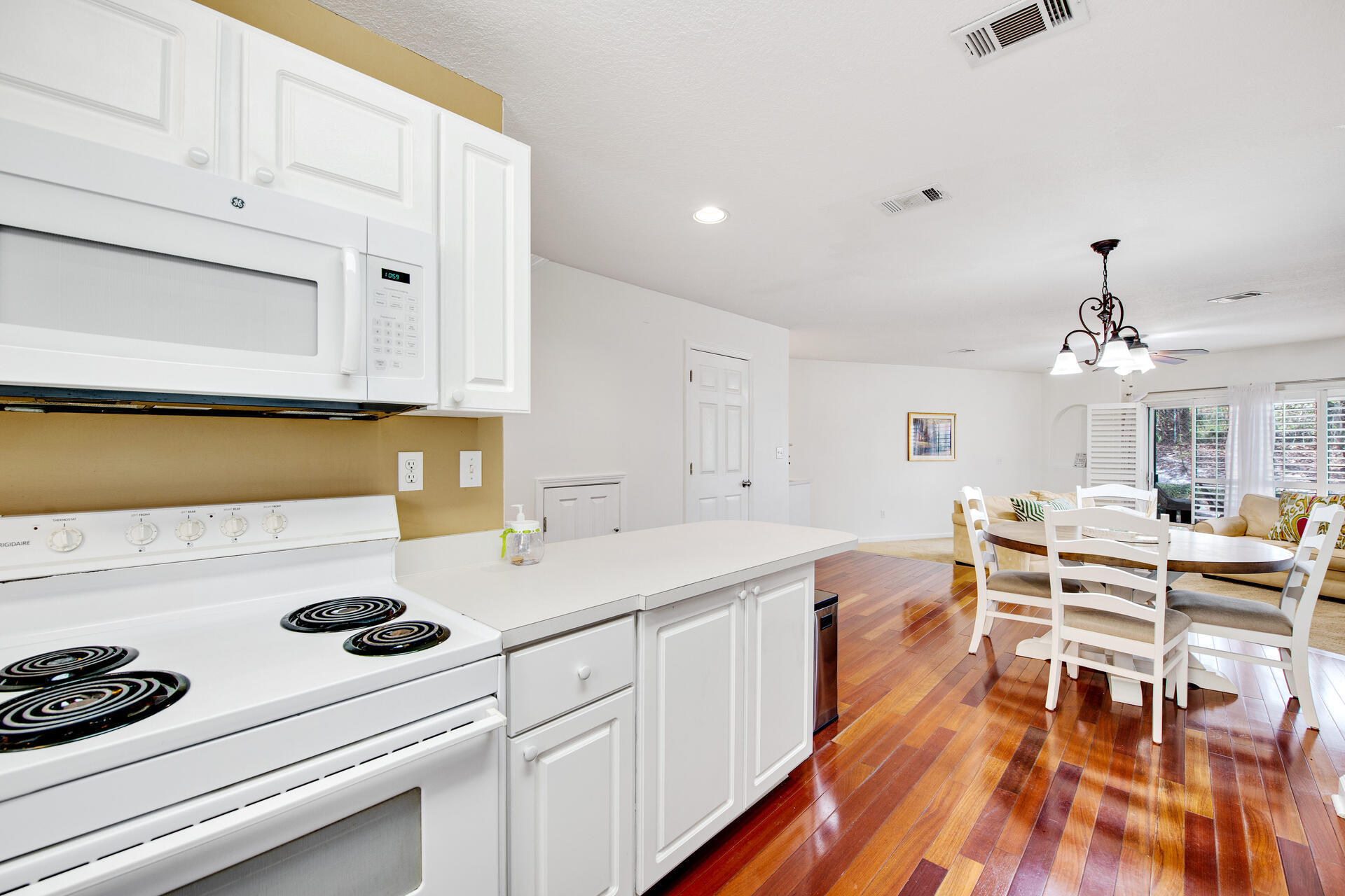 PELICAN PLACE T/H EAST - Residential