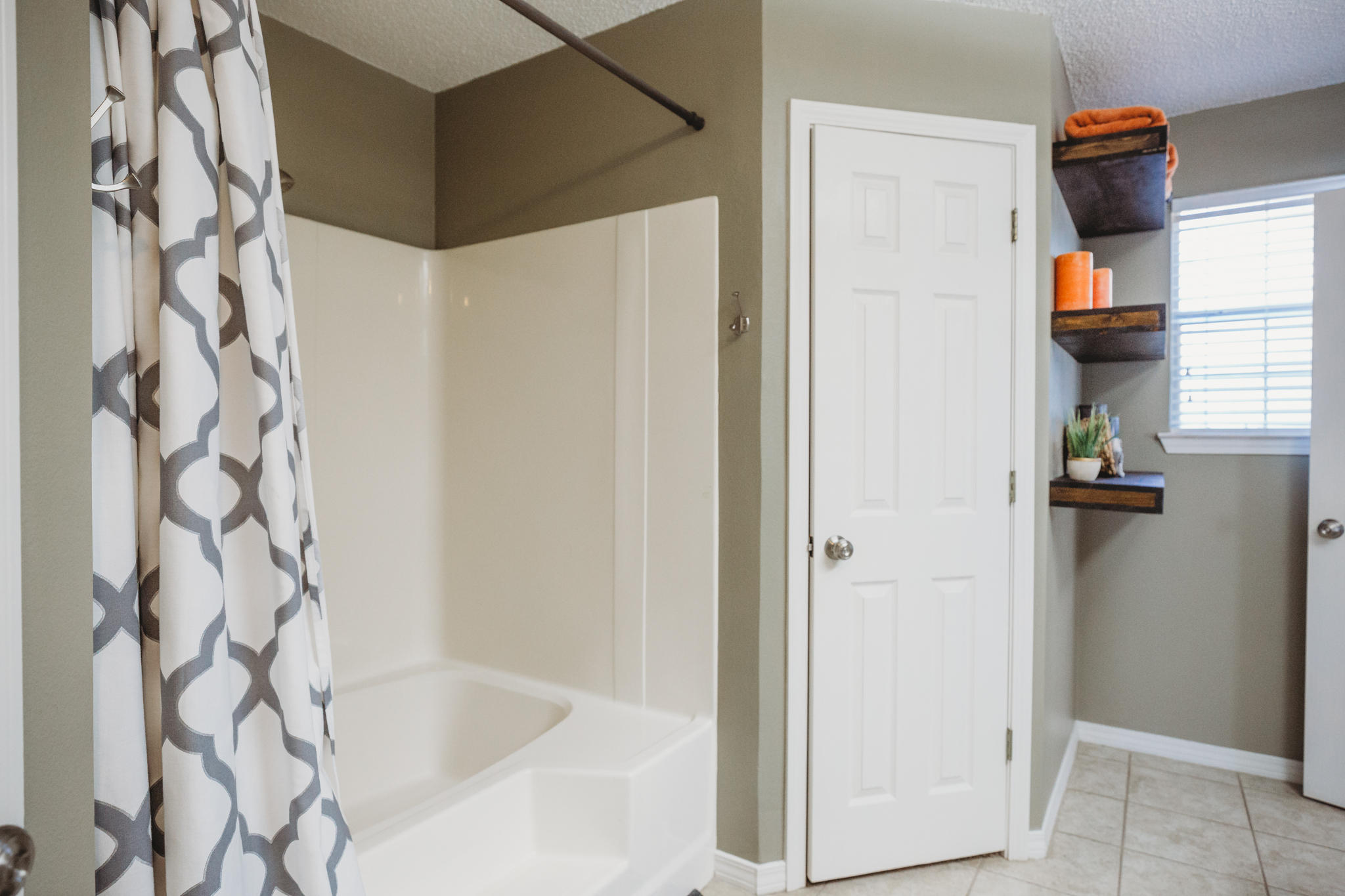 COUNTRY BREEZE ESTATES - Residential