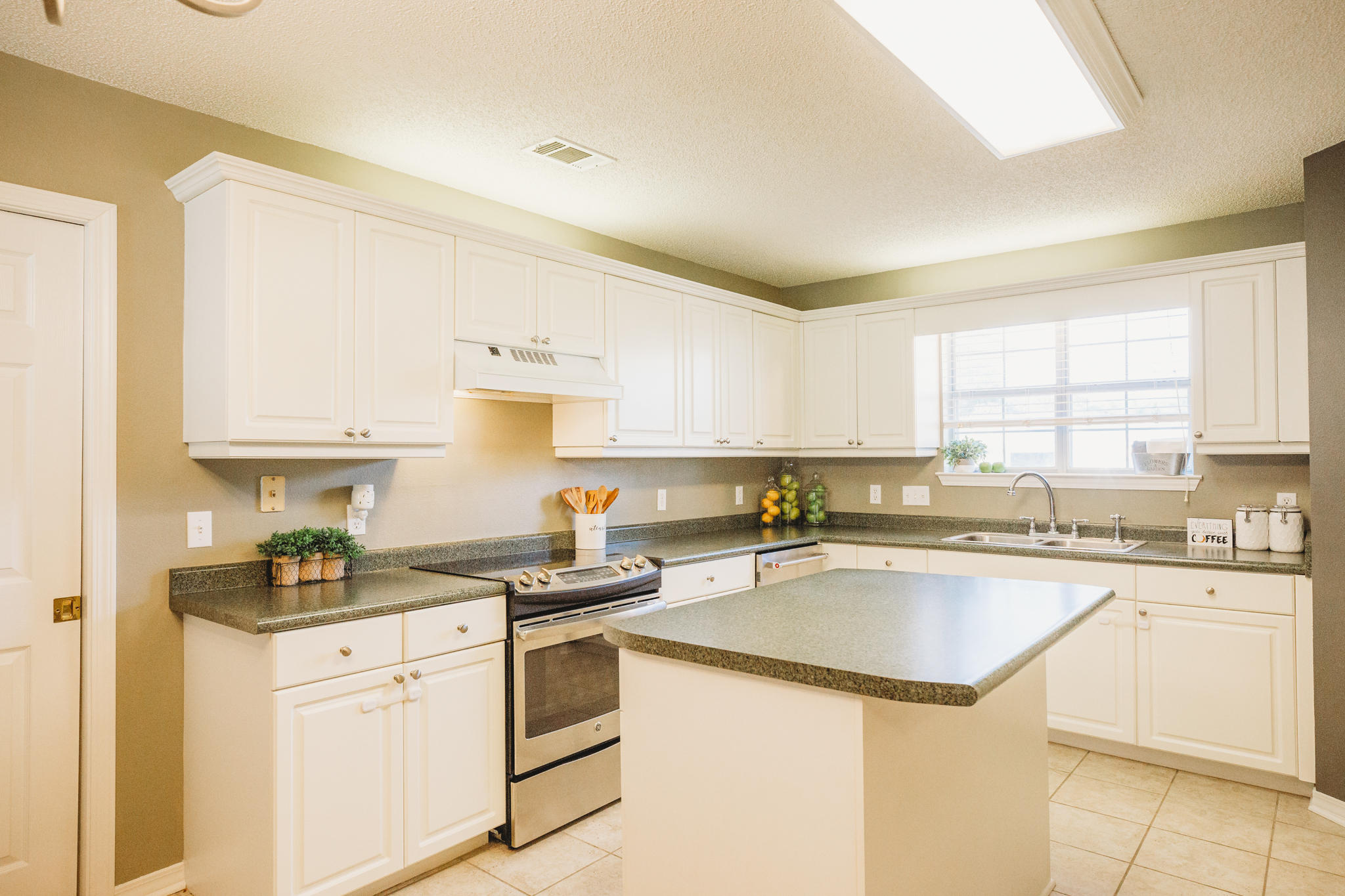 COUNTRY BREEZE ESTATES - Residential