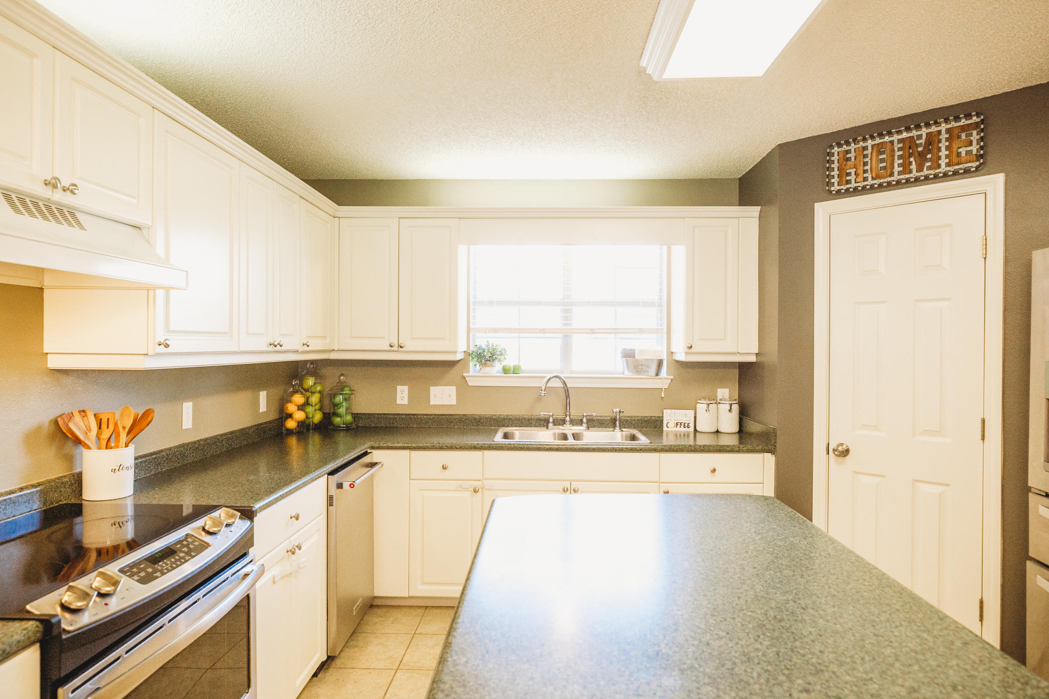 COUNTRY BREEZE ESTATES - Residential