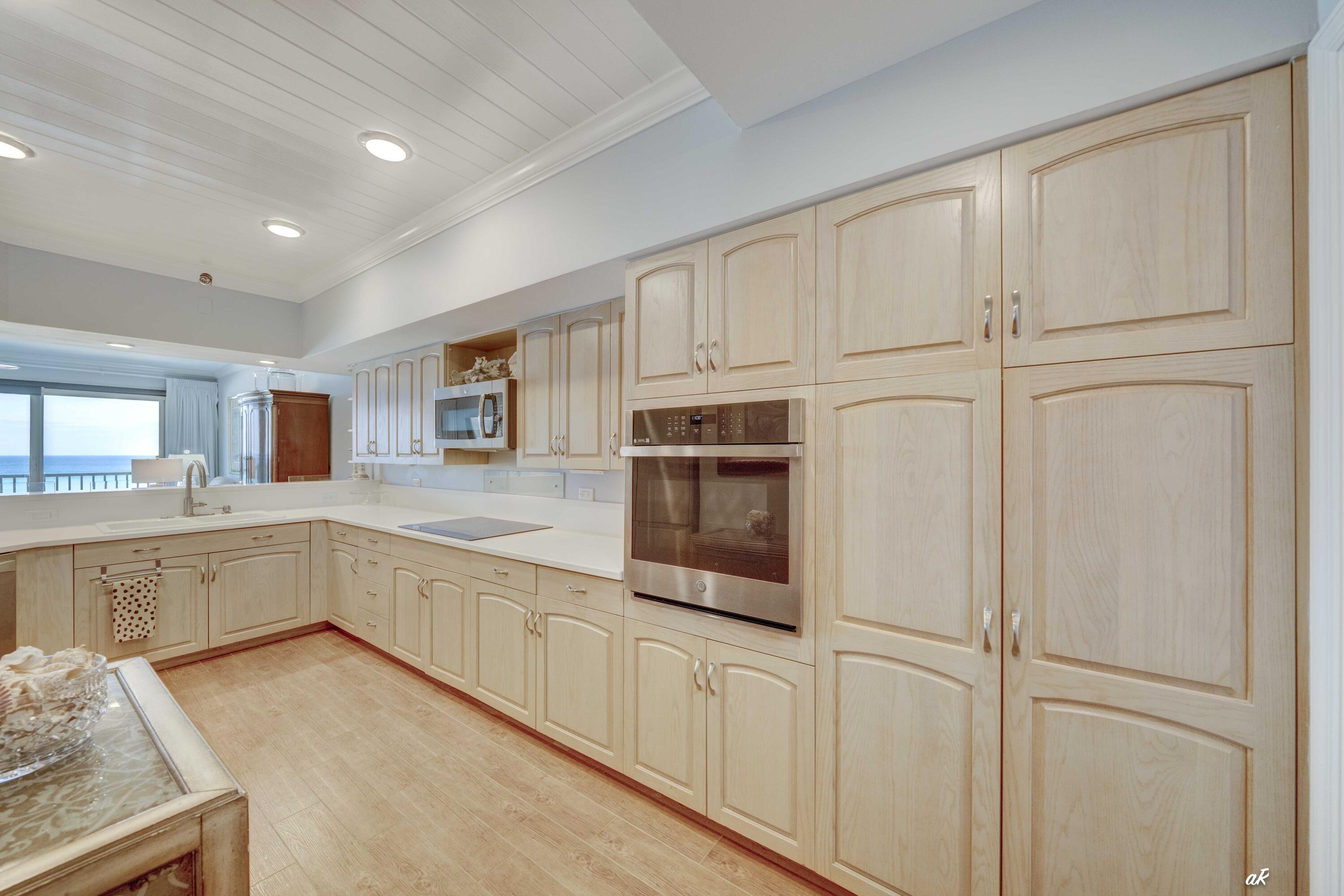 SUMMERWINDS CONDO - Residential