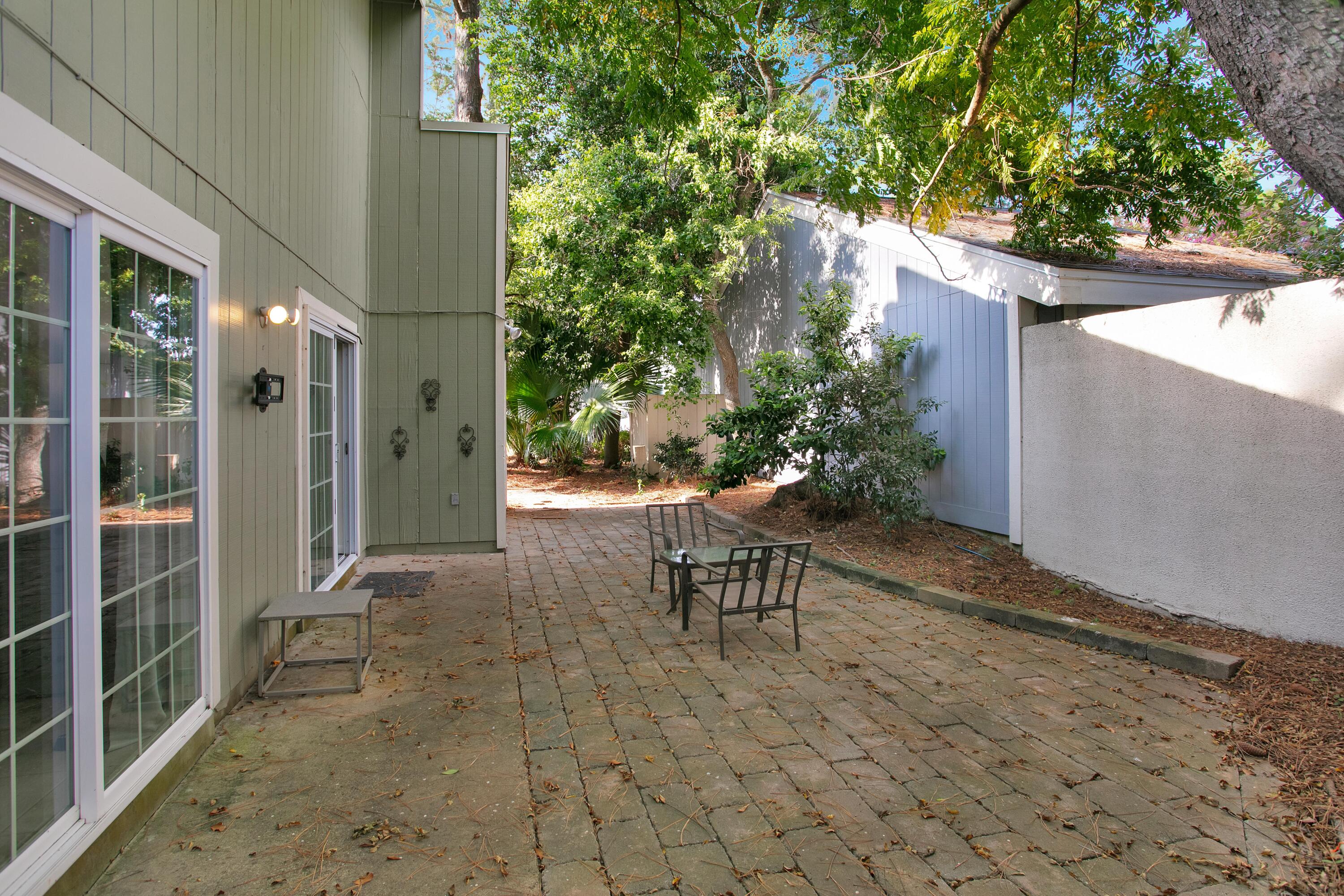 LINKSIDE VILLAGE UNIT 1 - Residential