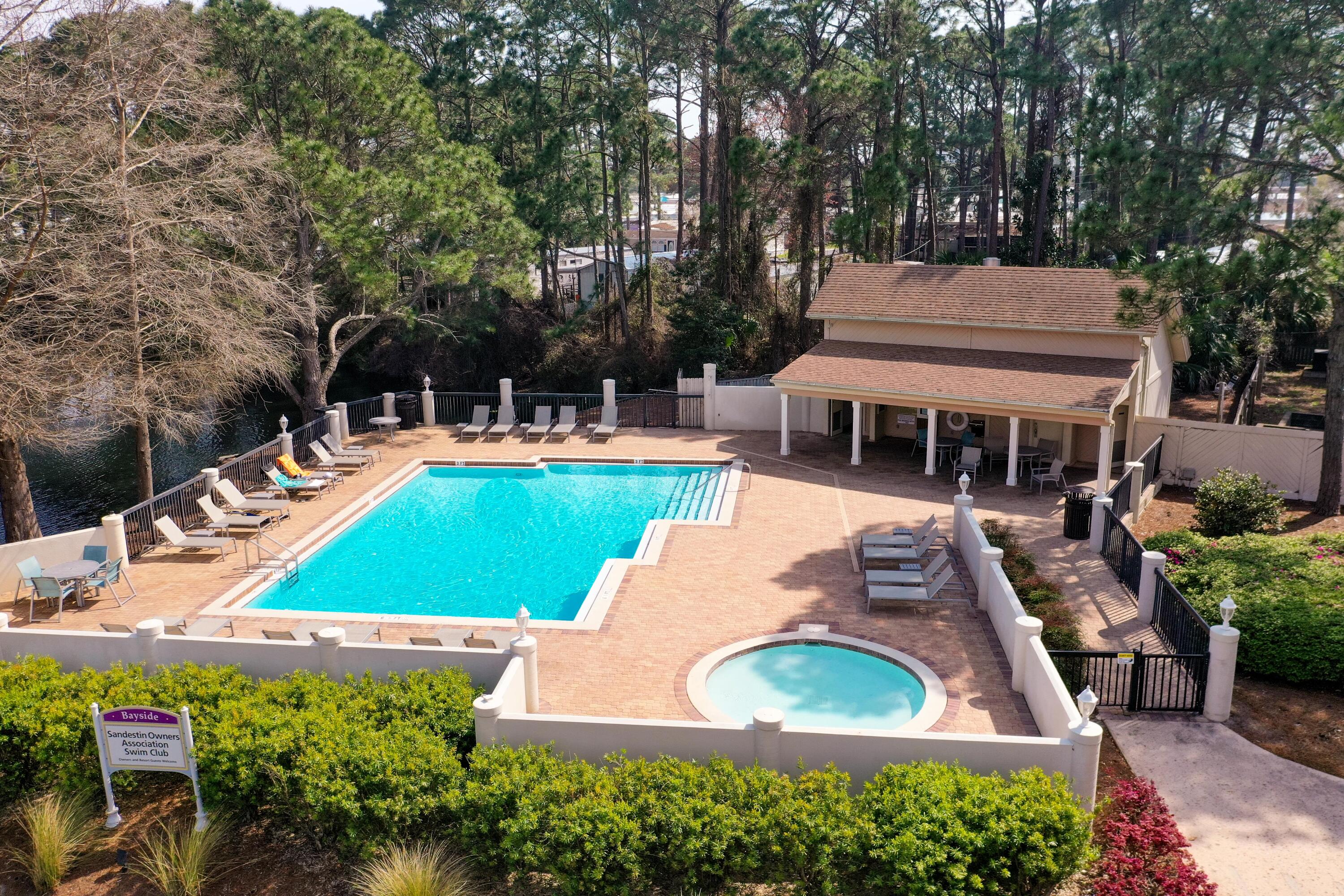 LINKSIDE VILLAGE UNIT 1 - Residential