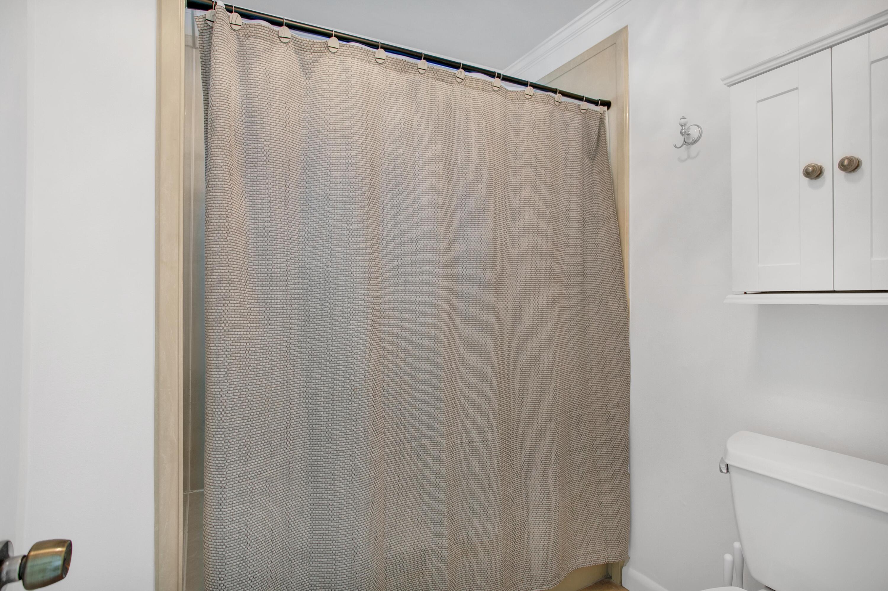 LINKSIDE VILLAGE UNIT 1 - Residential