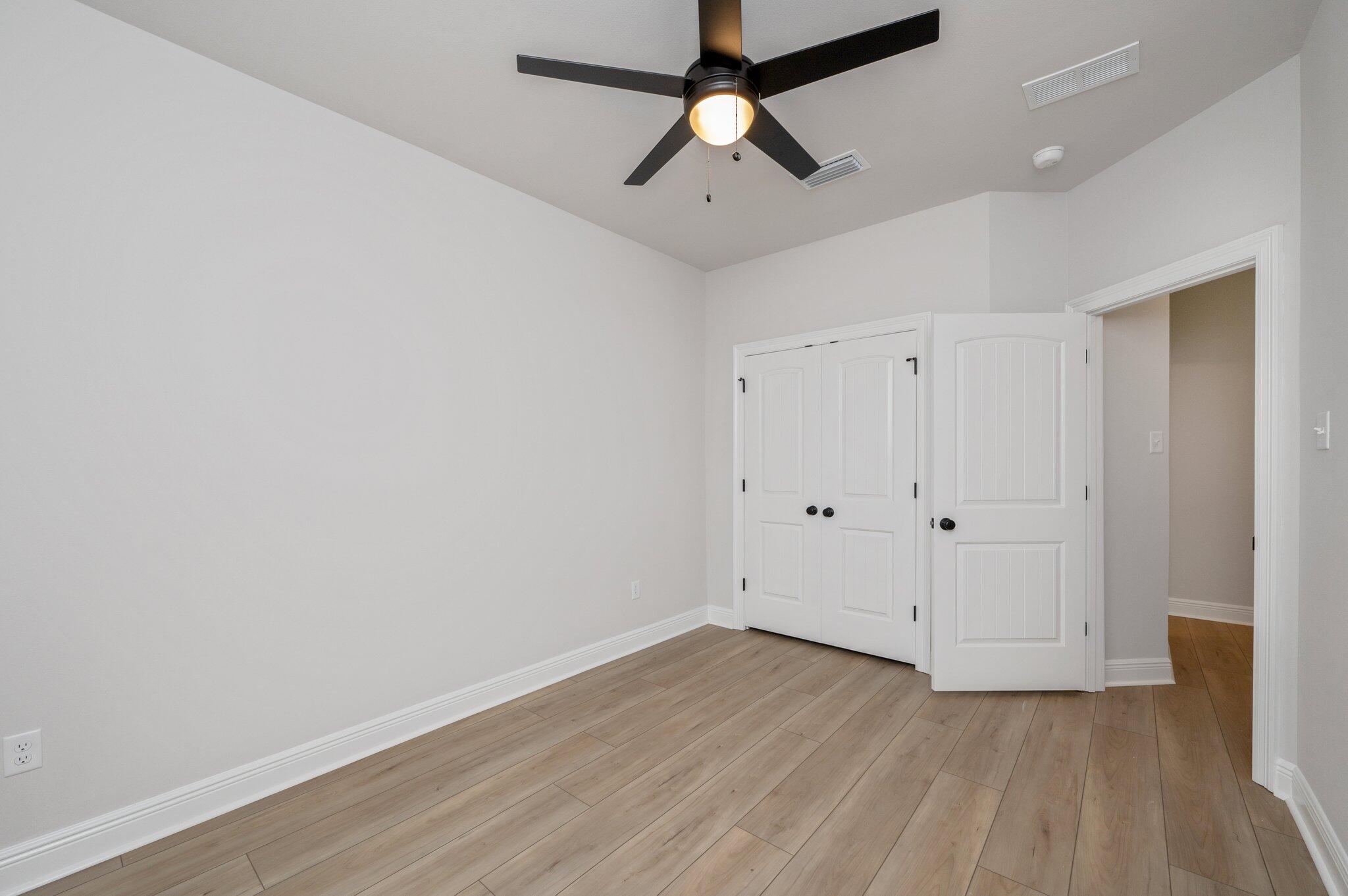 YOUNG OAKS - Residential