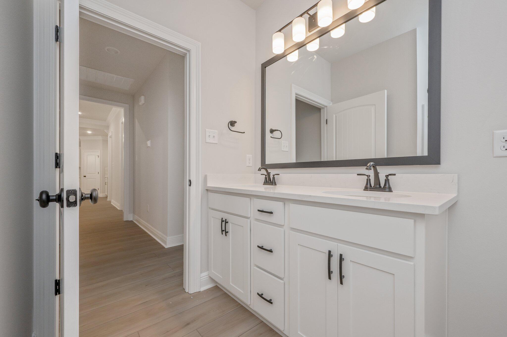 YOUNG OAKS - Residential