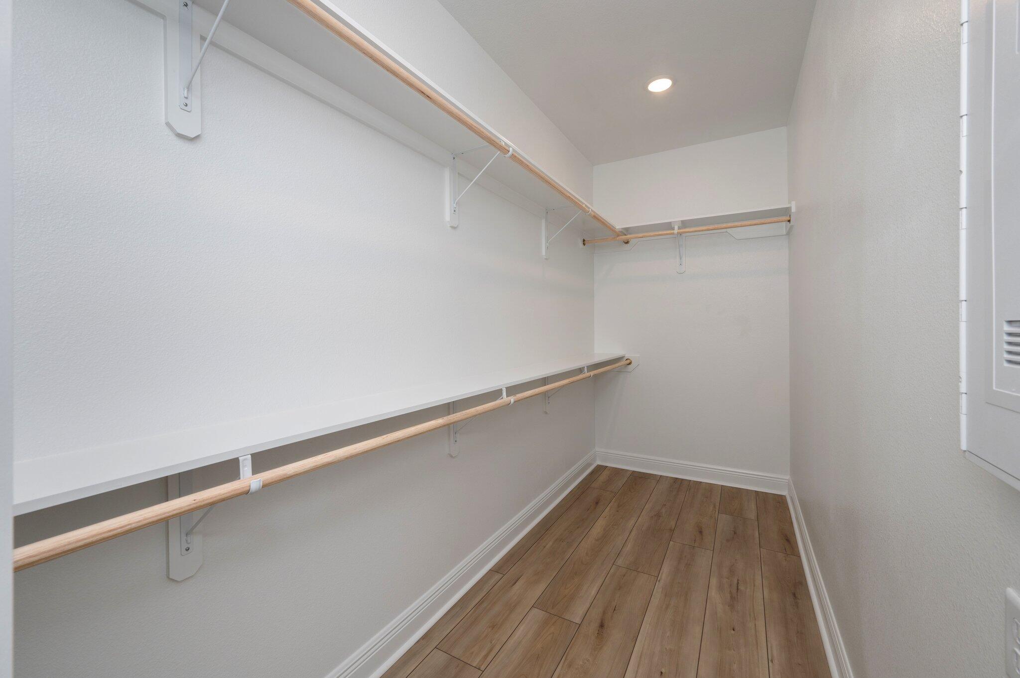 YOUNG OAKS - Residential