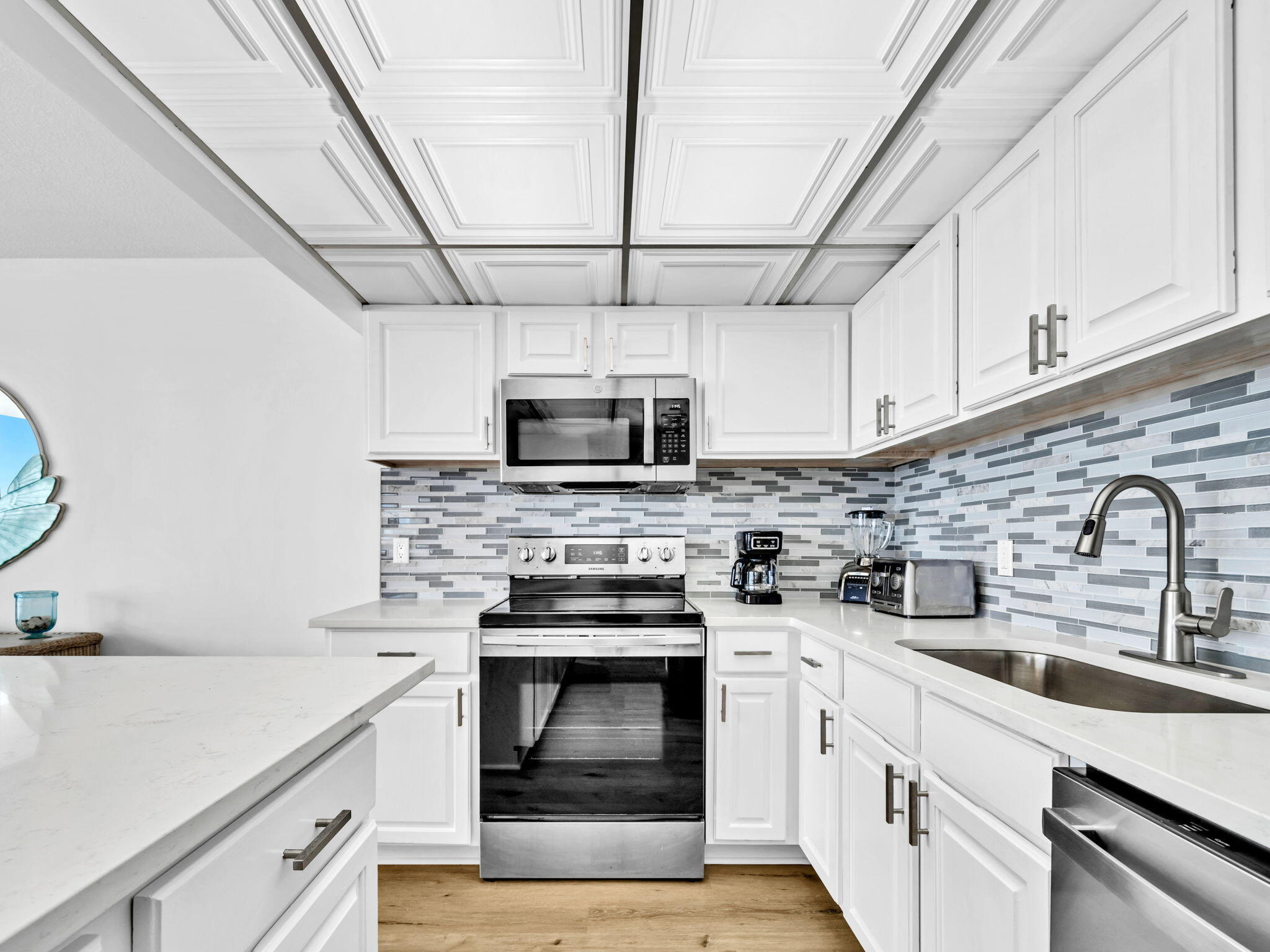 LEEWARD/WINDWARD CONDO - Residential