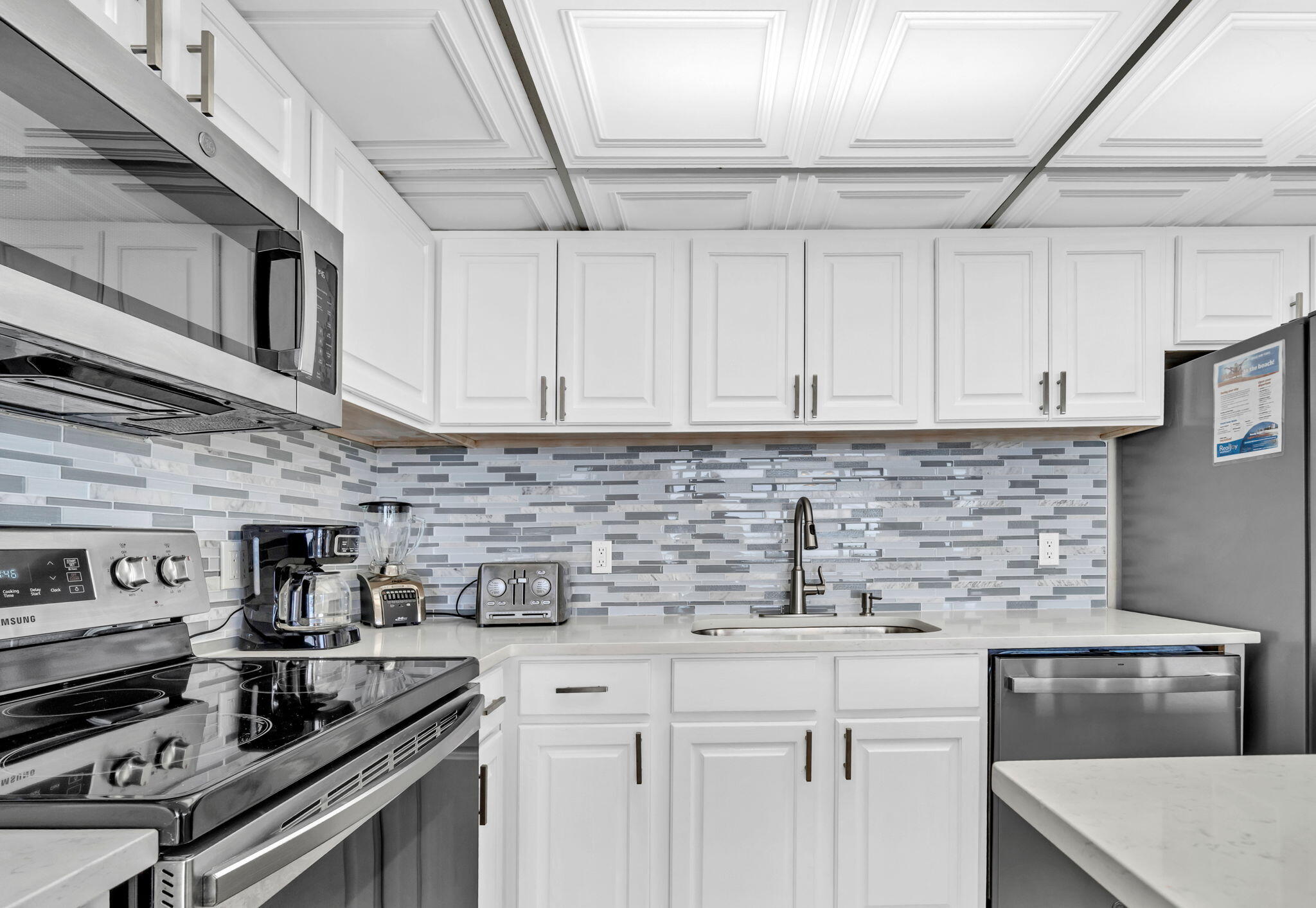 LEEWARD/WINDWARD CONDO - Residential