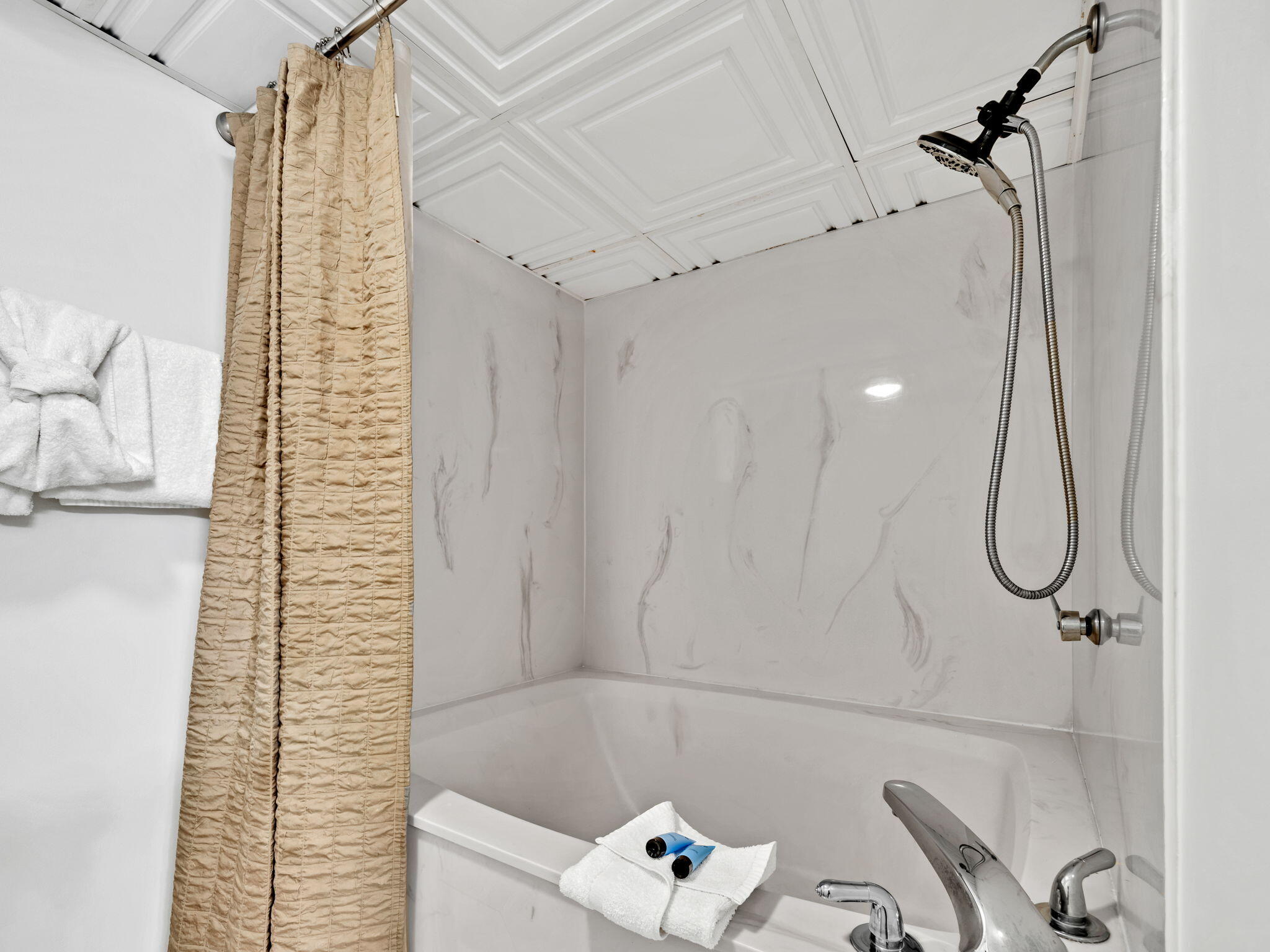 LEEWARD/WINDWARD CONDO - Residential