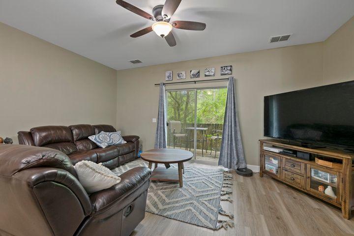 Available 24 July 2025. Free pre-screening application. Ask for link!! This corner unit townhome has been updated and very well kept. This unit features modern counter tops, stainless appliances, plenty of storage, large bedrooms and a spacious floor plan with wood like flooring in the downstairs. The Palms of Freeport offers great amenities including a park, pool and pool house! It is conveniently located close to schools.There is nice patio out back to relax. Washer and Dryer included or can be removed if tenants have their own. Se Habla Espanol! Message me for a link to the free per-screening questionnaire.