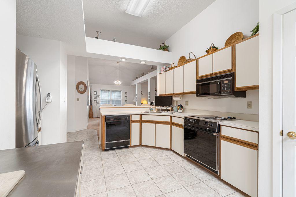 FAIRWAY LAKES PH 2 - Residential