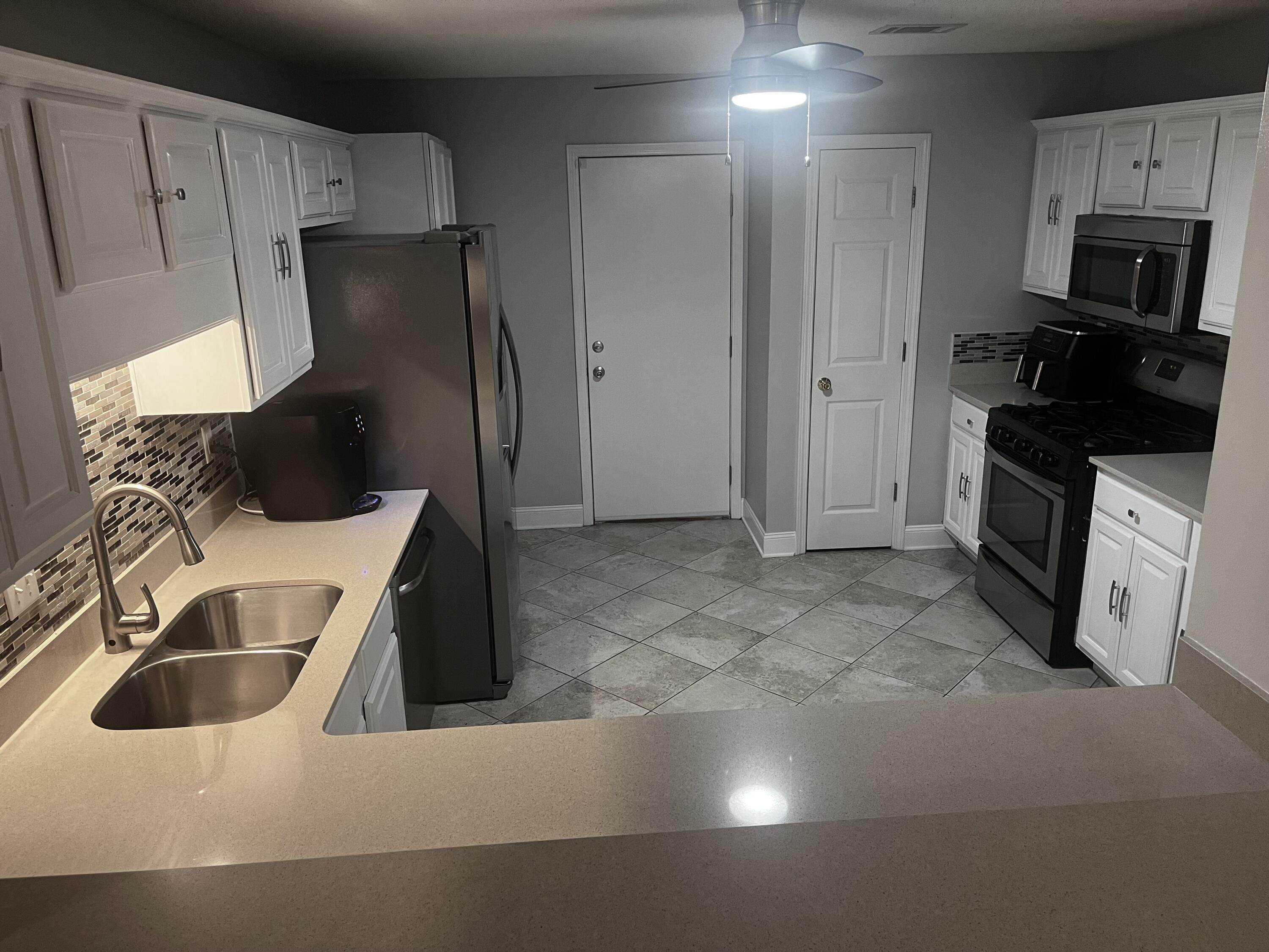 ROCKY BAYOU COUNTRY CLUB ESTATES 9 - Residential