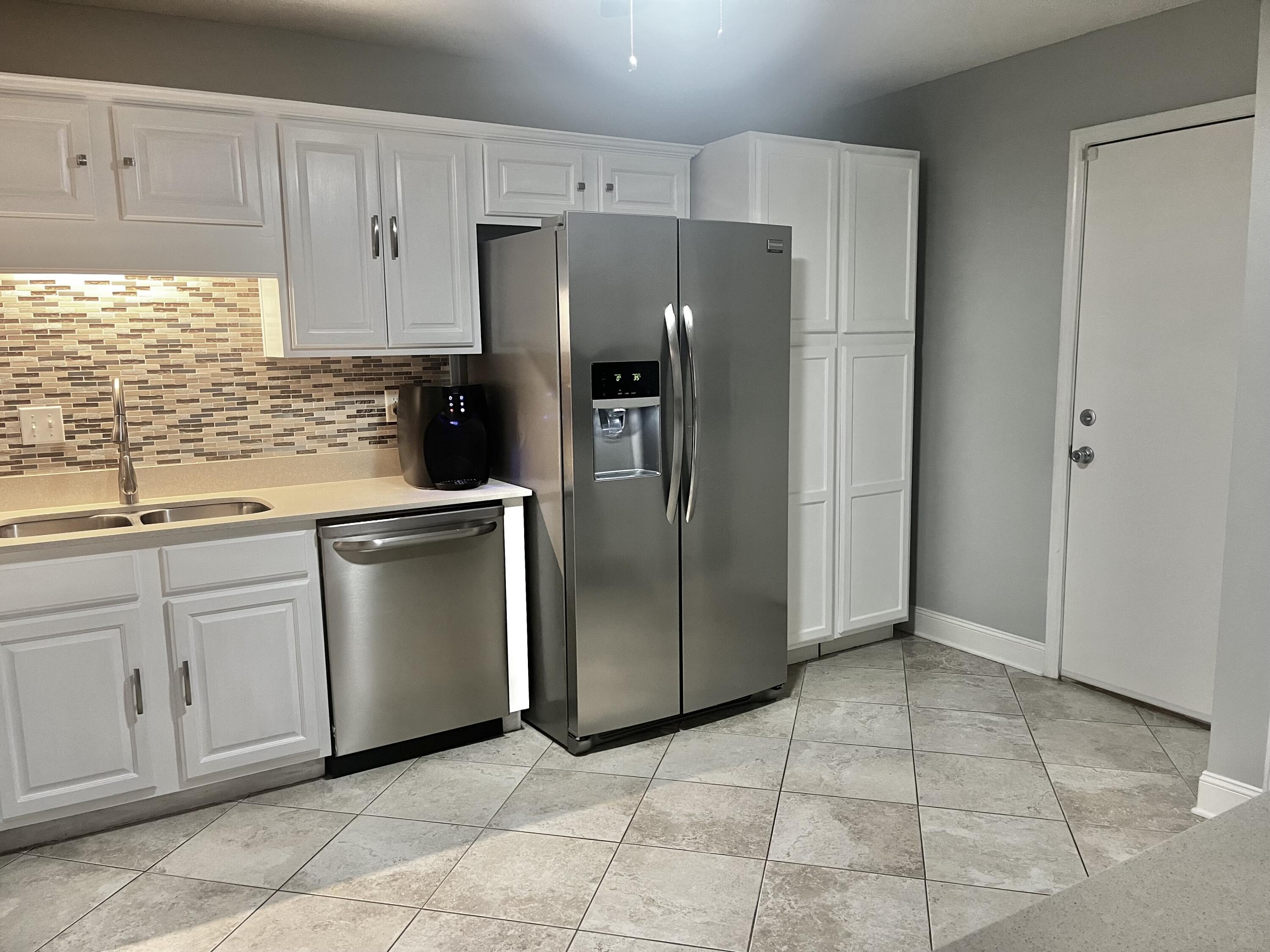 ROCKY BAYOU COUNTRY CLUB ESTATES 9 - Residential