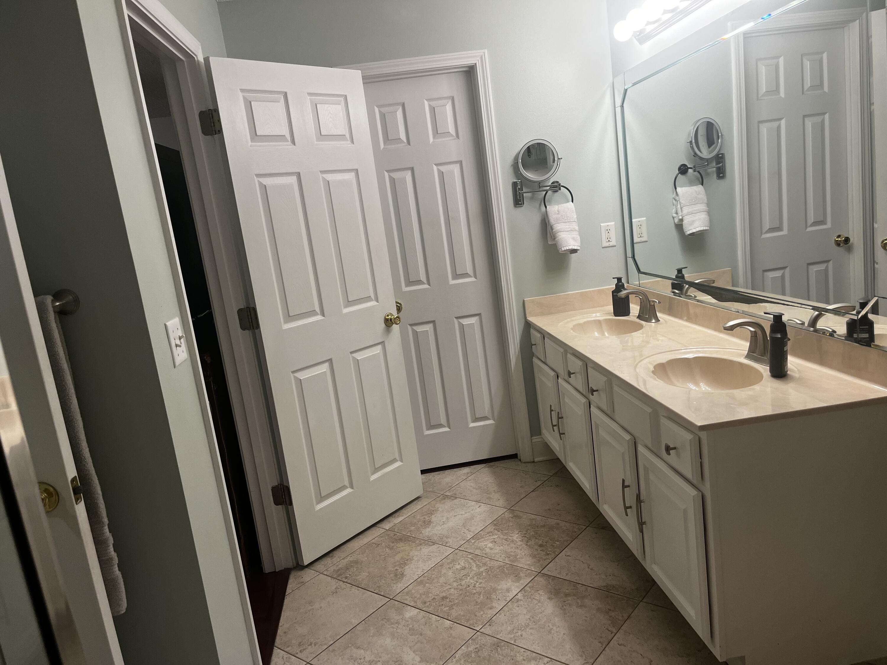 ROCKY BAYOU COUNTRY CLUB ESTATES 9 - Residential